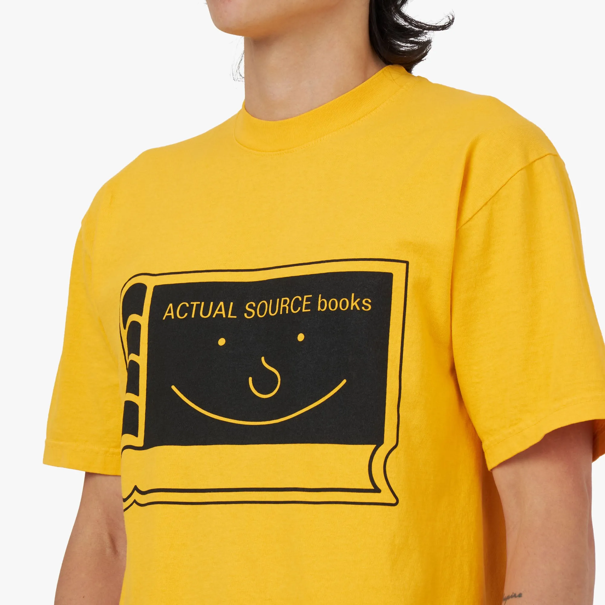 picnic venue clip Actual Source Happy Book T-shirt / Yellow