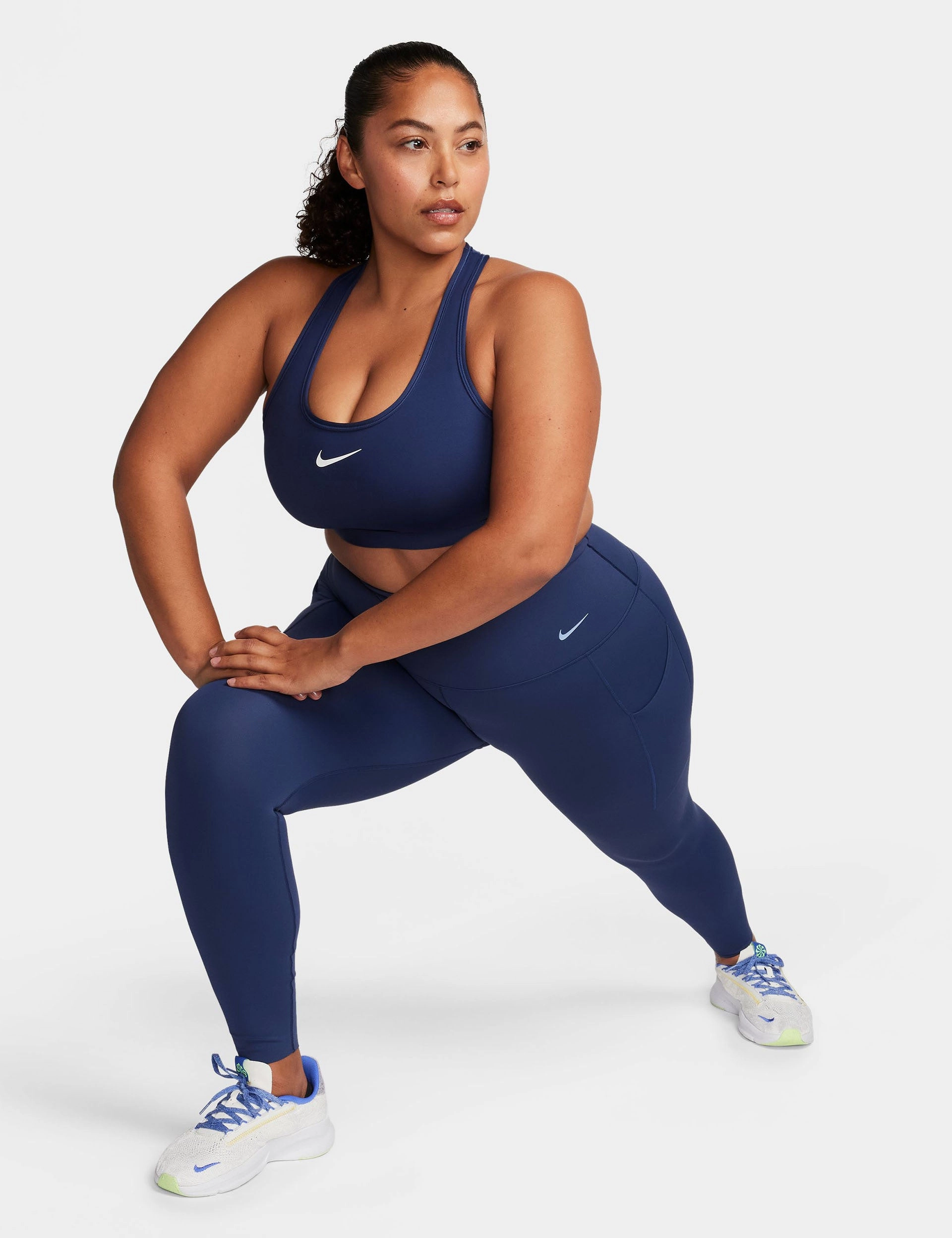 Easy Material Hidden stitching seams Swoosh Medium Support Bra - Midnight Navy/White