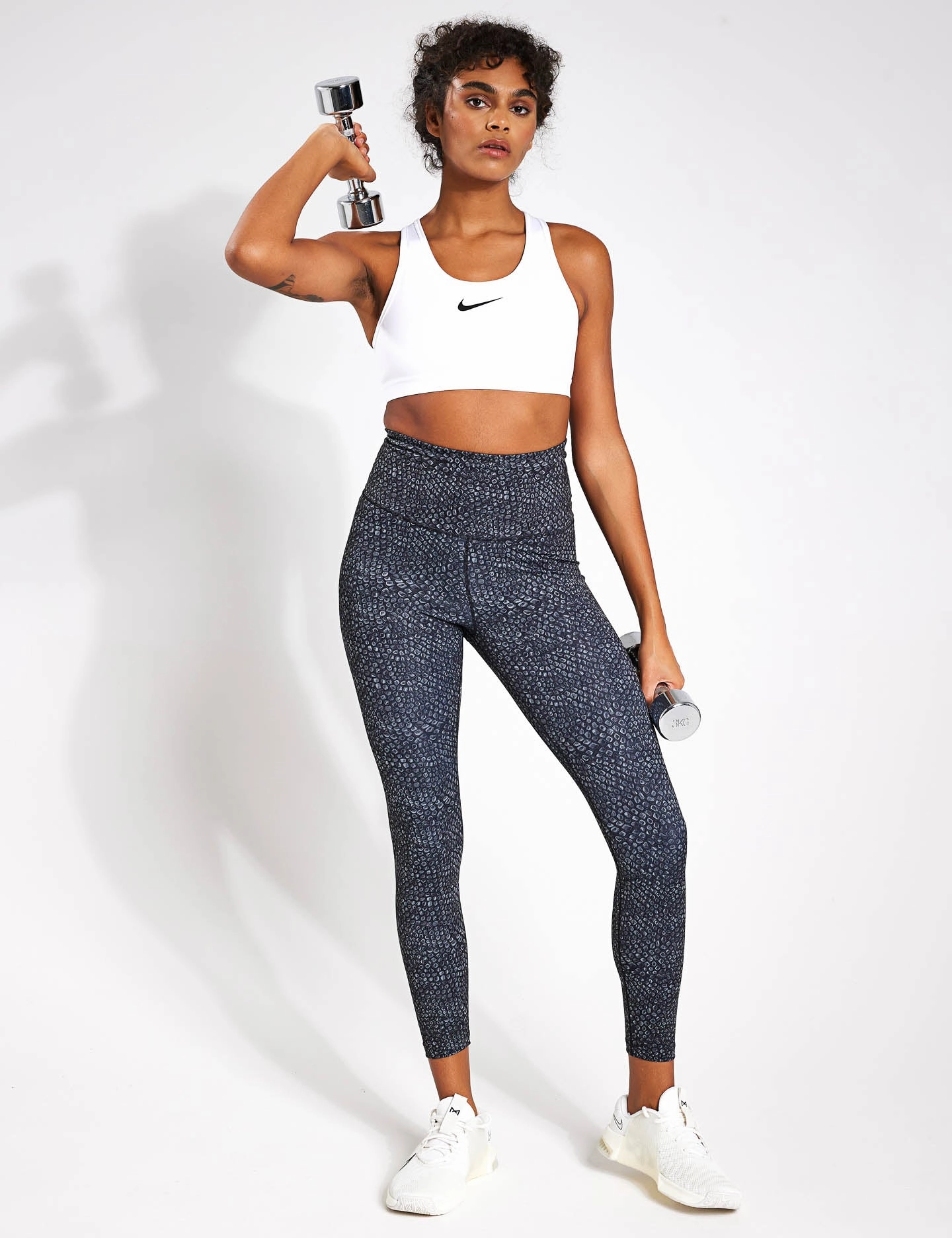 Swoosh High Support Bra - White/Black Wrinkle-resistant seams