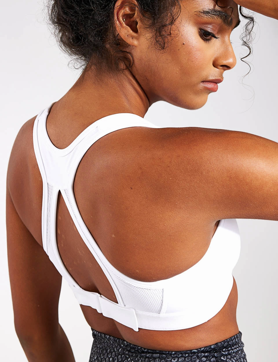 Swoosh High Support Bra - White/Black Easy Comfort Easy Fabric