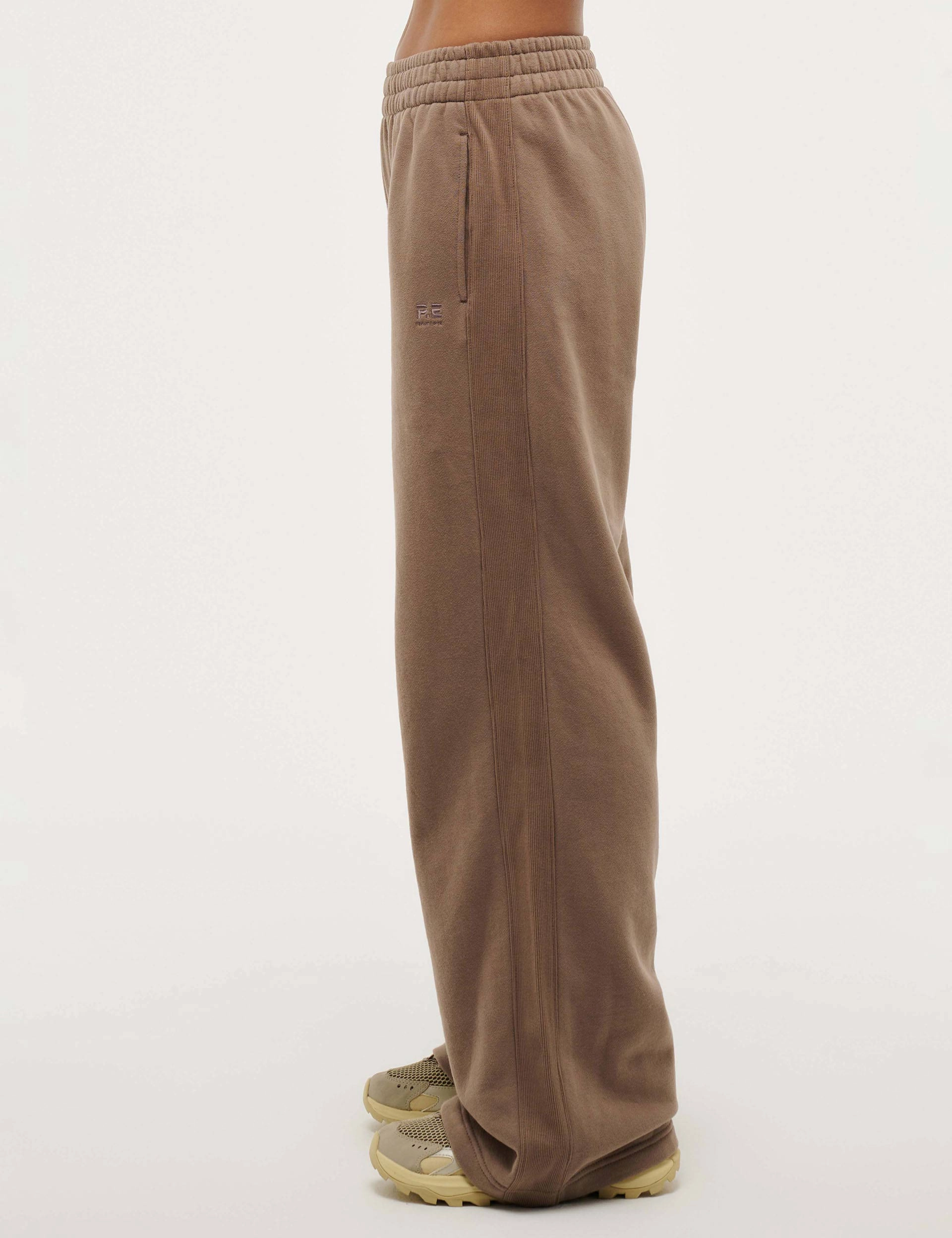 UV Protective Coating Adventure Trackpant - Taupe
