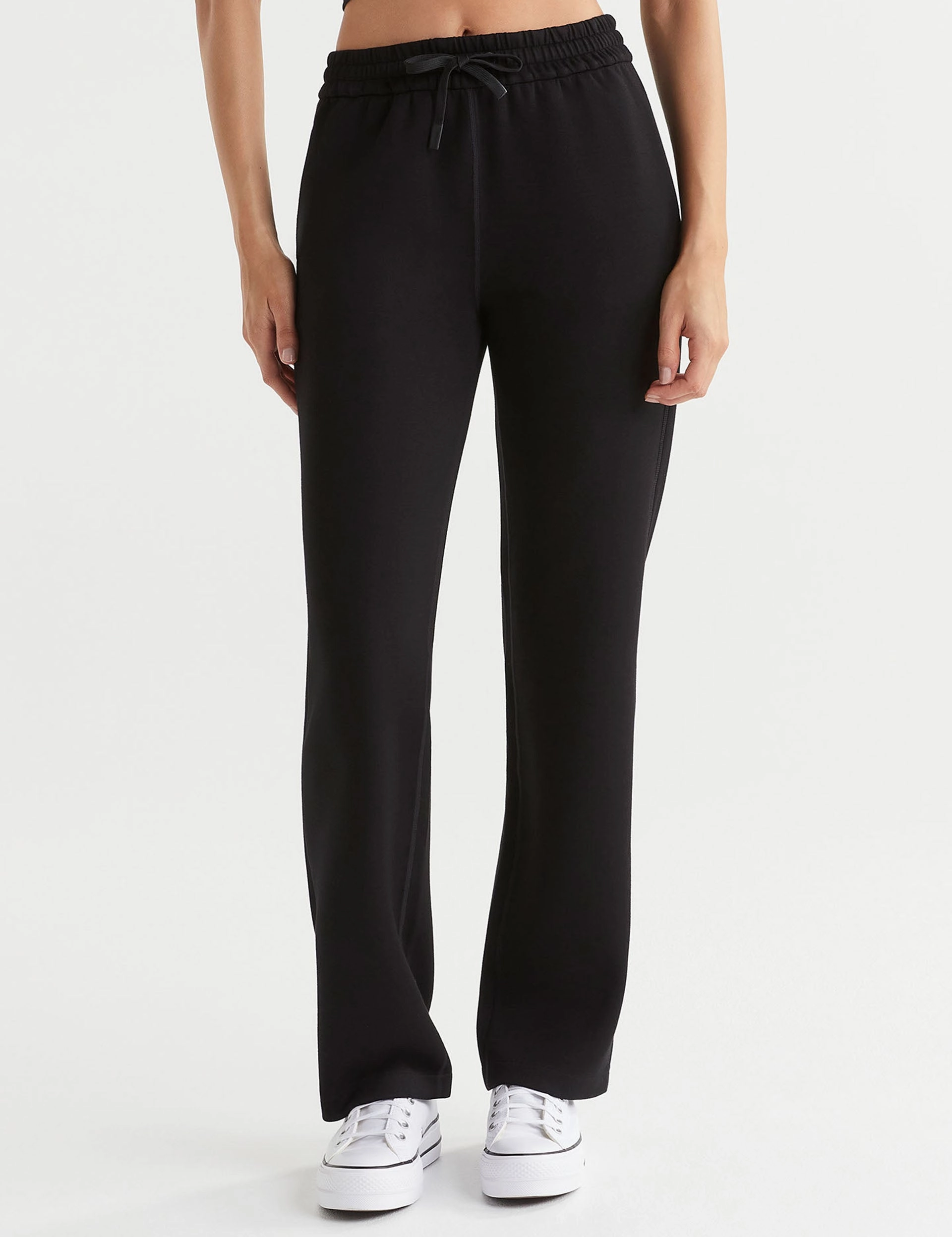 Tagless Labeling Tapered Leg Opening Aimie Relaxed Fit Jogger - Black