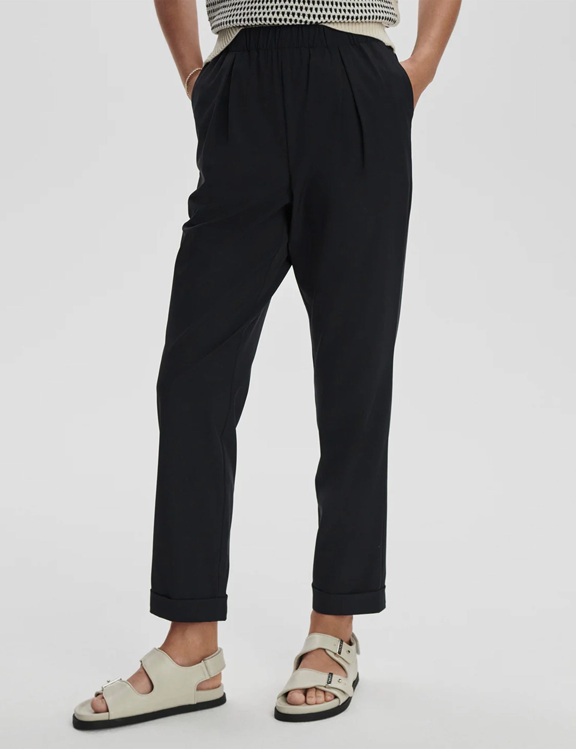 FlexFoldWaistband Contoured Waistband Alana Slim Tapered Cuff Pant 27" - Black