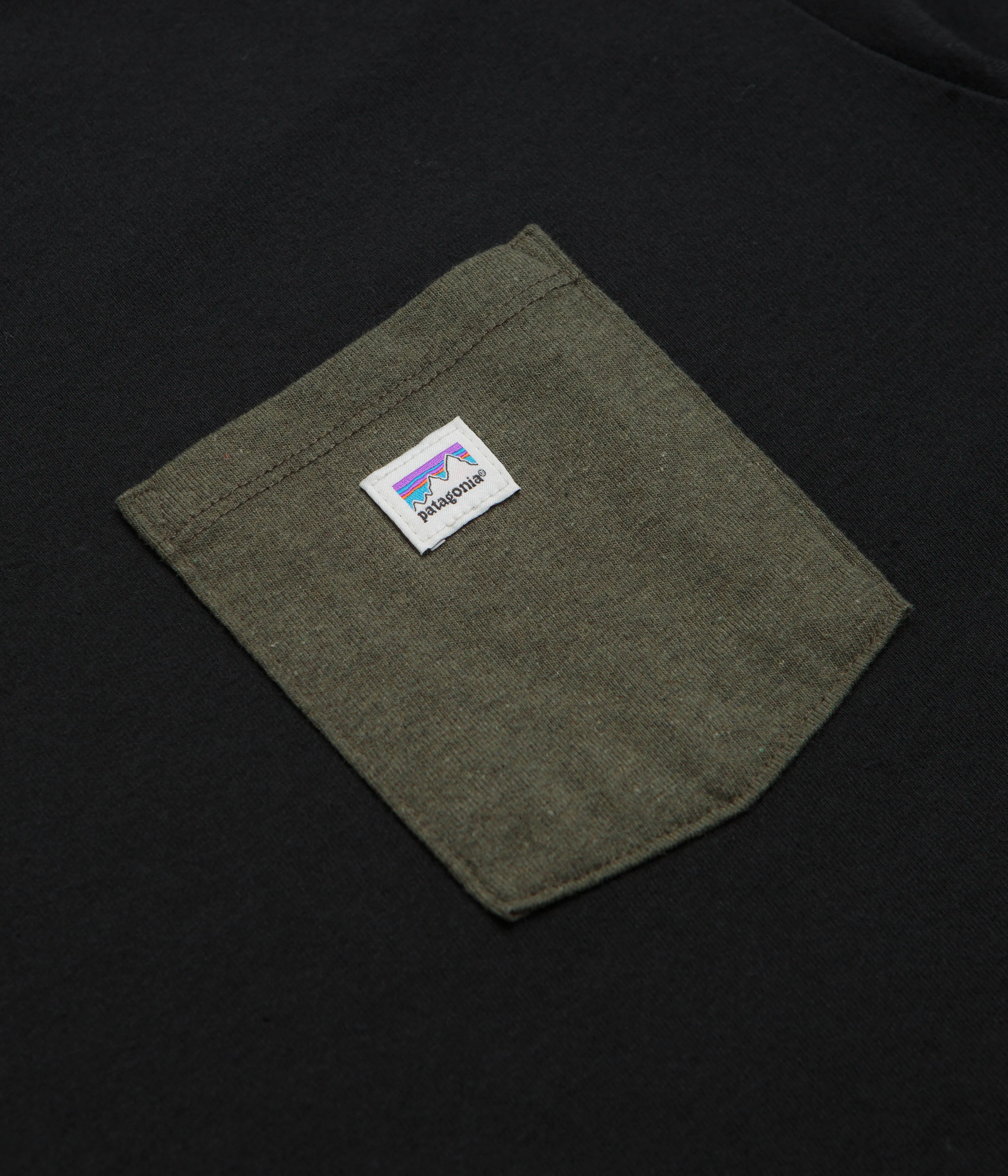 Easy to Wear Patagonia Shop Sticker Pocket Responsibili-Tee T-Shirt - Black / Basin Green
