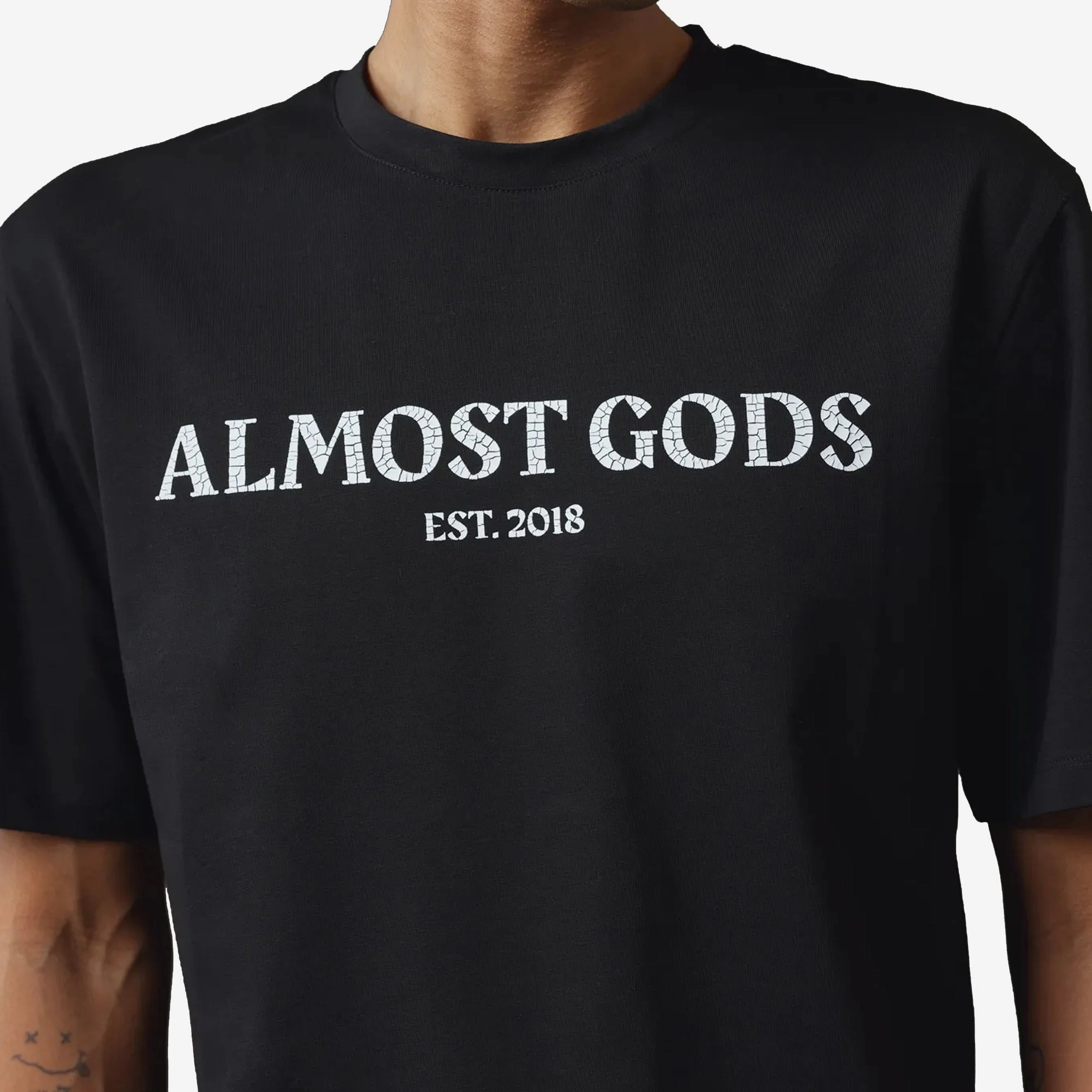 WindResistantWeave Spanish Glow ALMOST GODS | CRACKED LOGO RELAXED TEE { BLACK