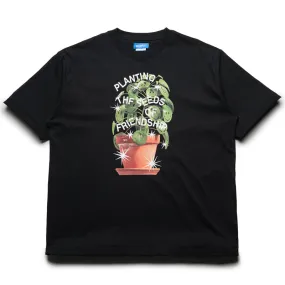 Market Smiley Seeds Of Friendship Tee - Black Collar design