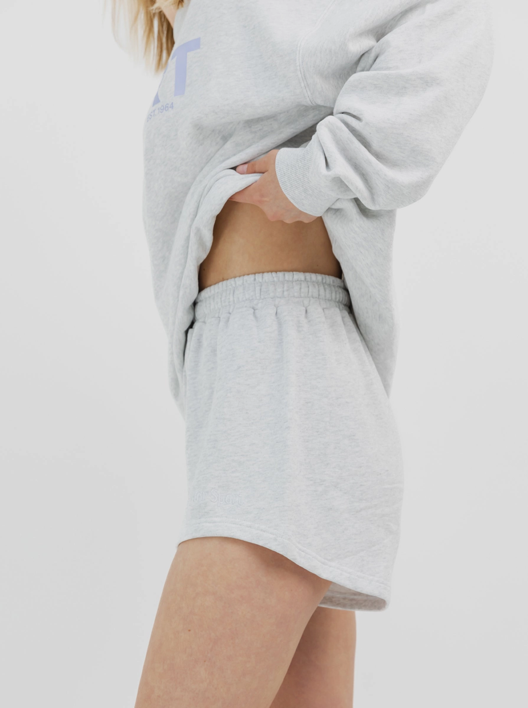 Summer Short in Snow Marle Anti Sag Technology Go Light