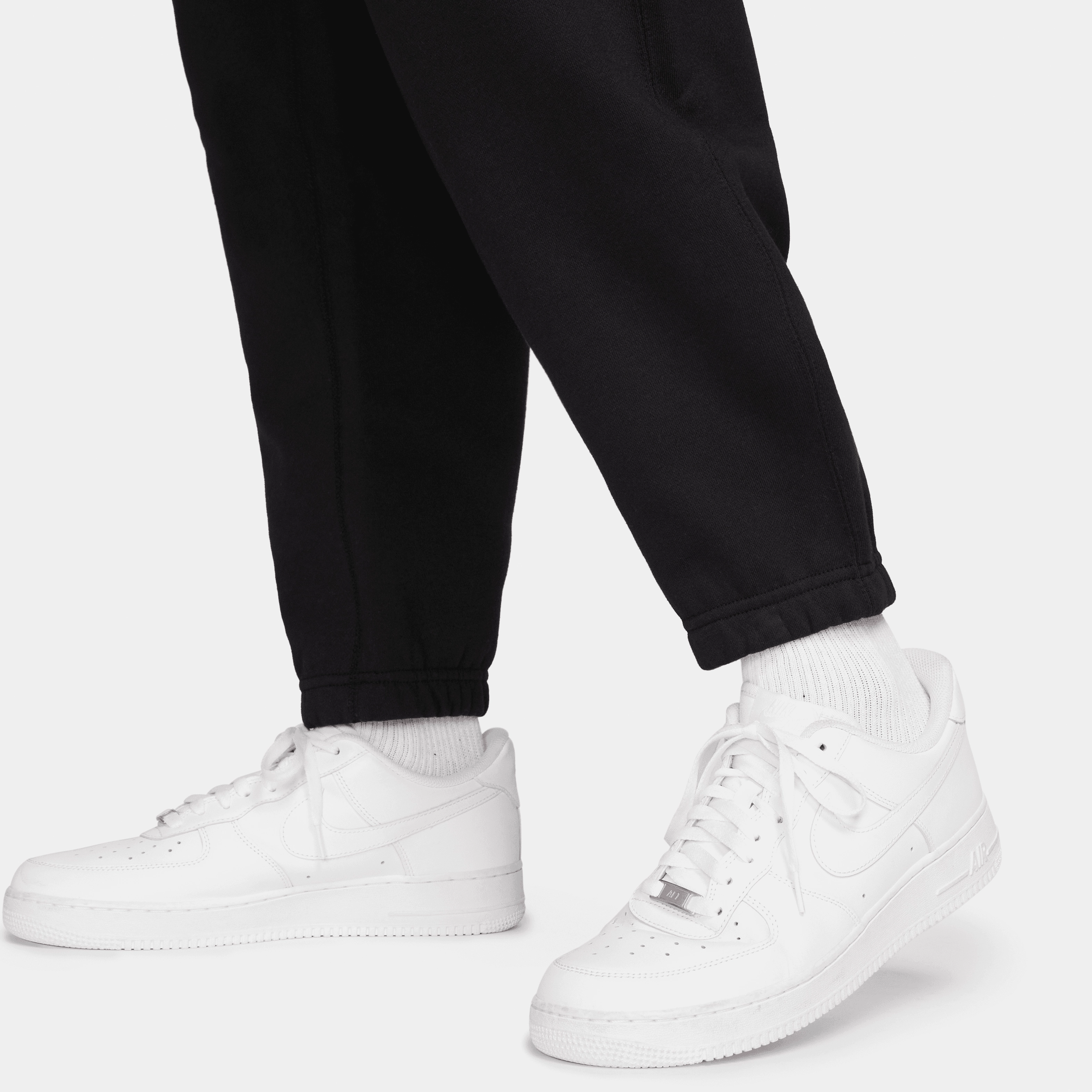 Non Restrictive Fit Smooth zipper closure Nike SB Solo Swoosh Sweatpant