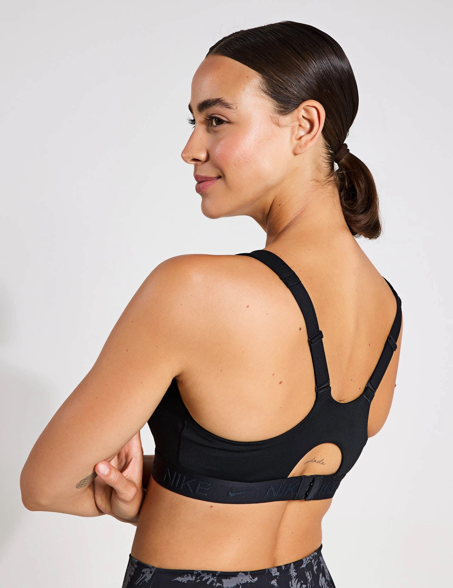 slim fit Non Irritating Seams Indy High Support Sports Bra - Black