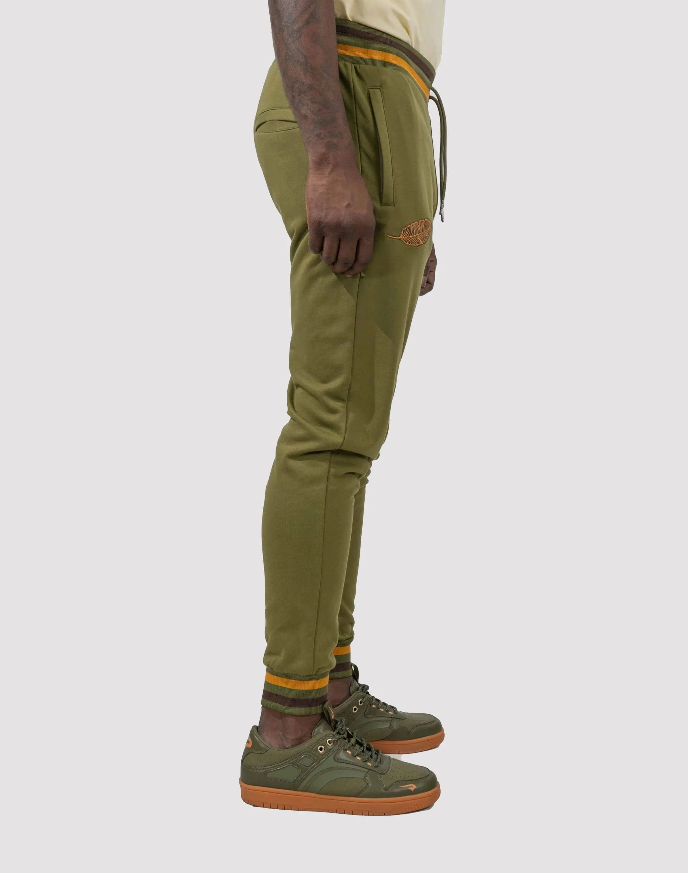 NonChafingEdges SustainableYarnBlend Blac Leaf Classic Joggers
