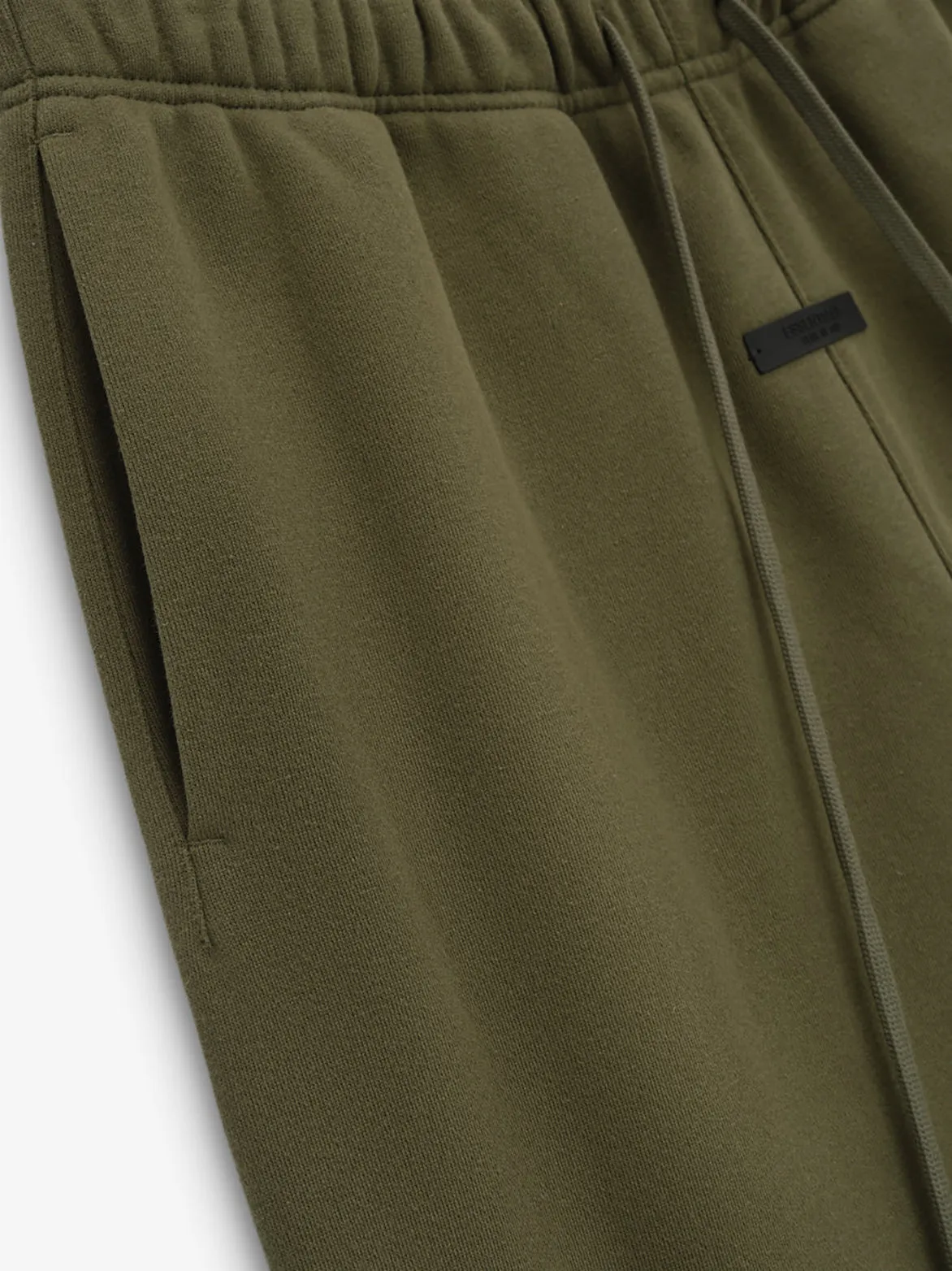 NonRestrictiveFit ESSENTIALS FLEECE ESSENTIAL SWEATPANT - MILITARY