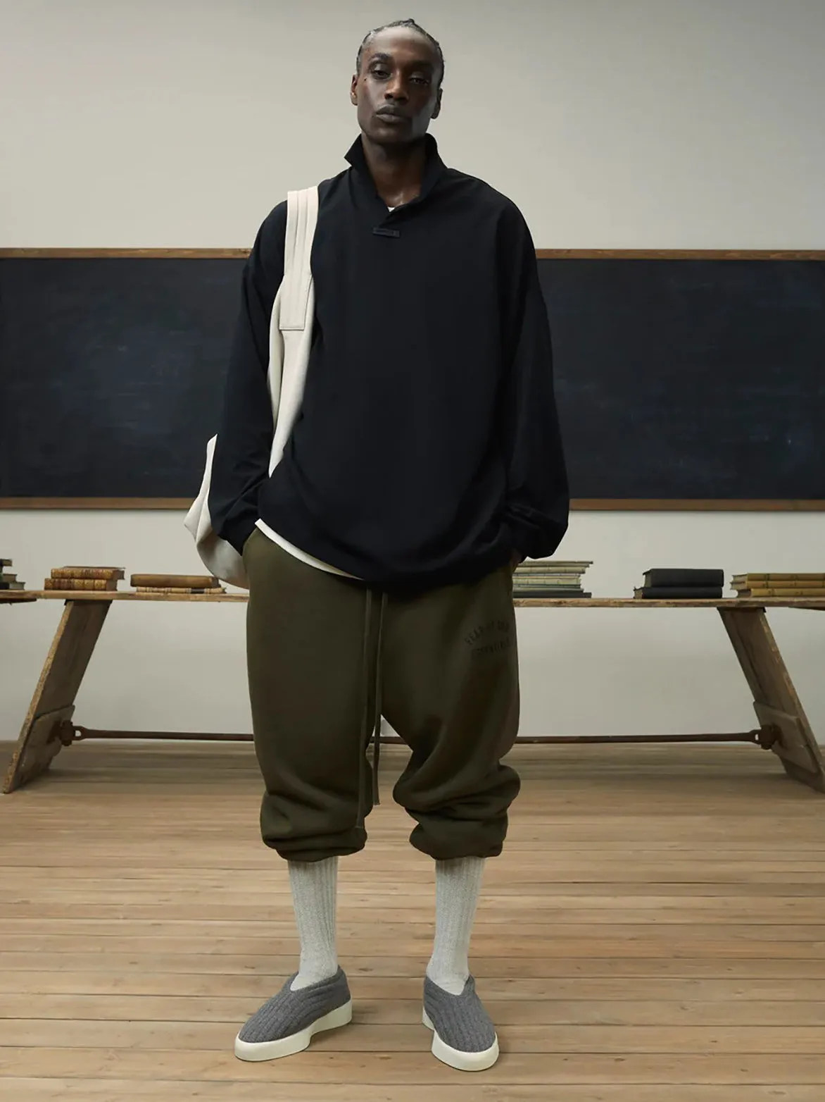 ESSENTIALS FLEECE ESSENTIAL SWEATPANT - MILITARY Saga Fit Quick Core