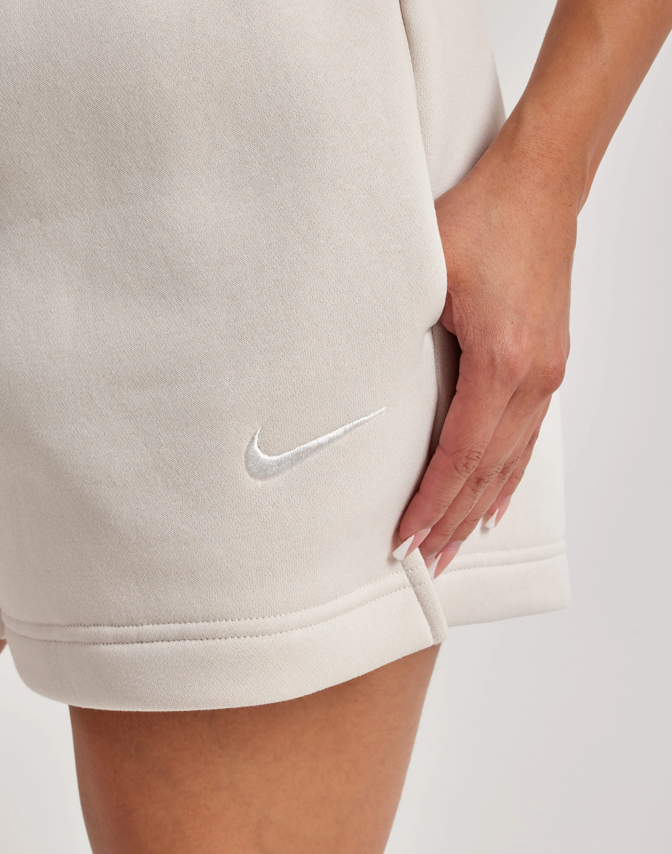 Nike Phoenix Fleece Shorts Carnival Look