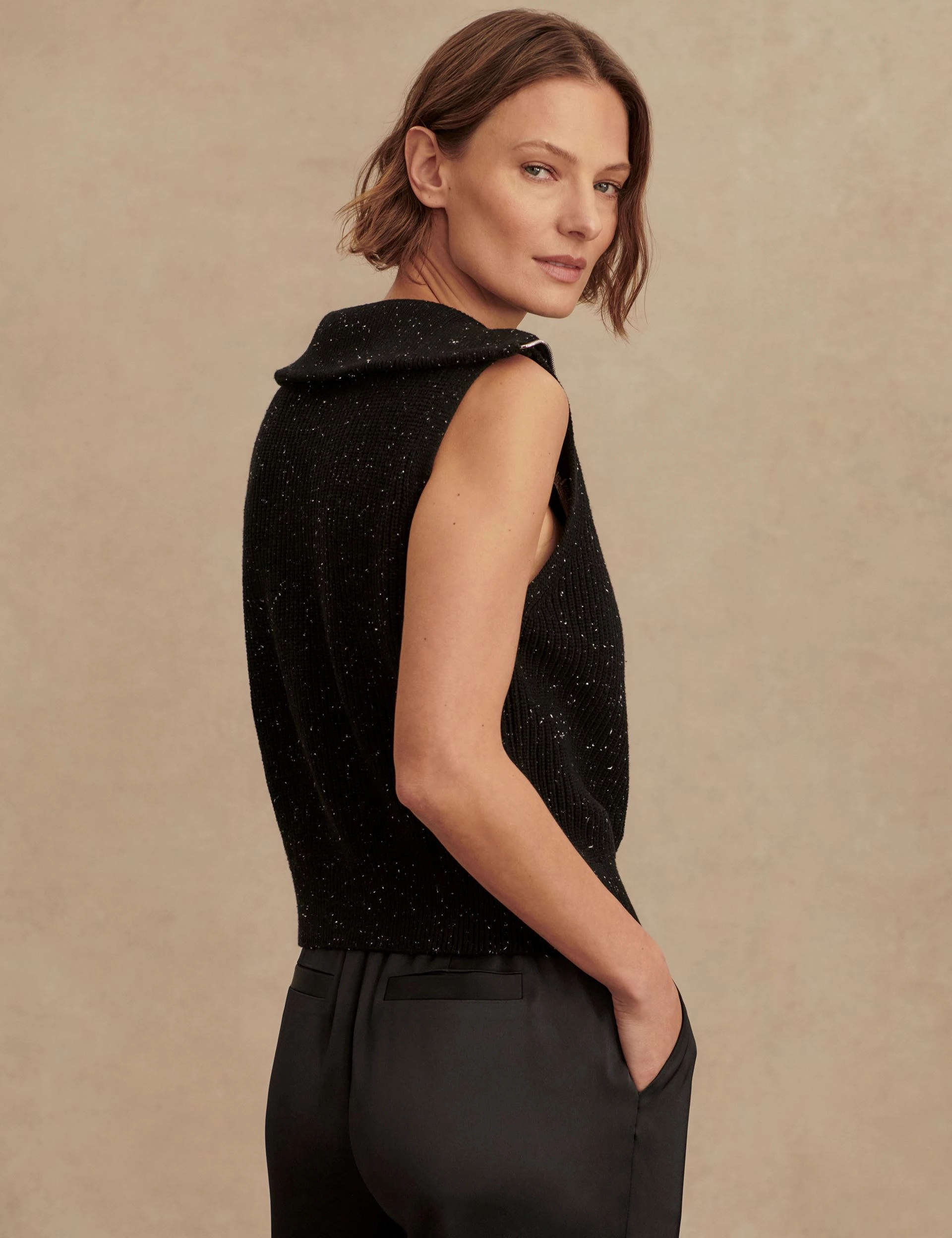 unmanned AntiPilling Surface Hally Half-Zip Rib Vest - Black Fleck