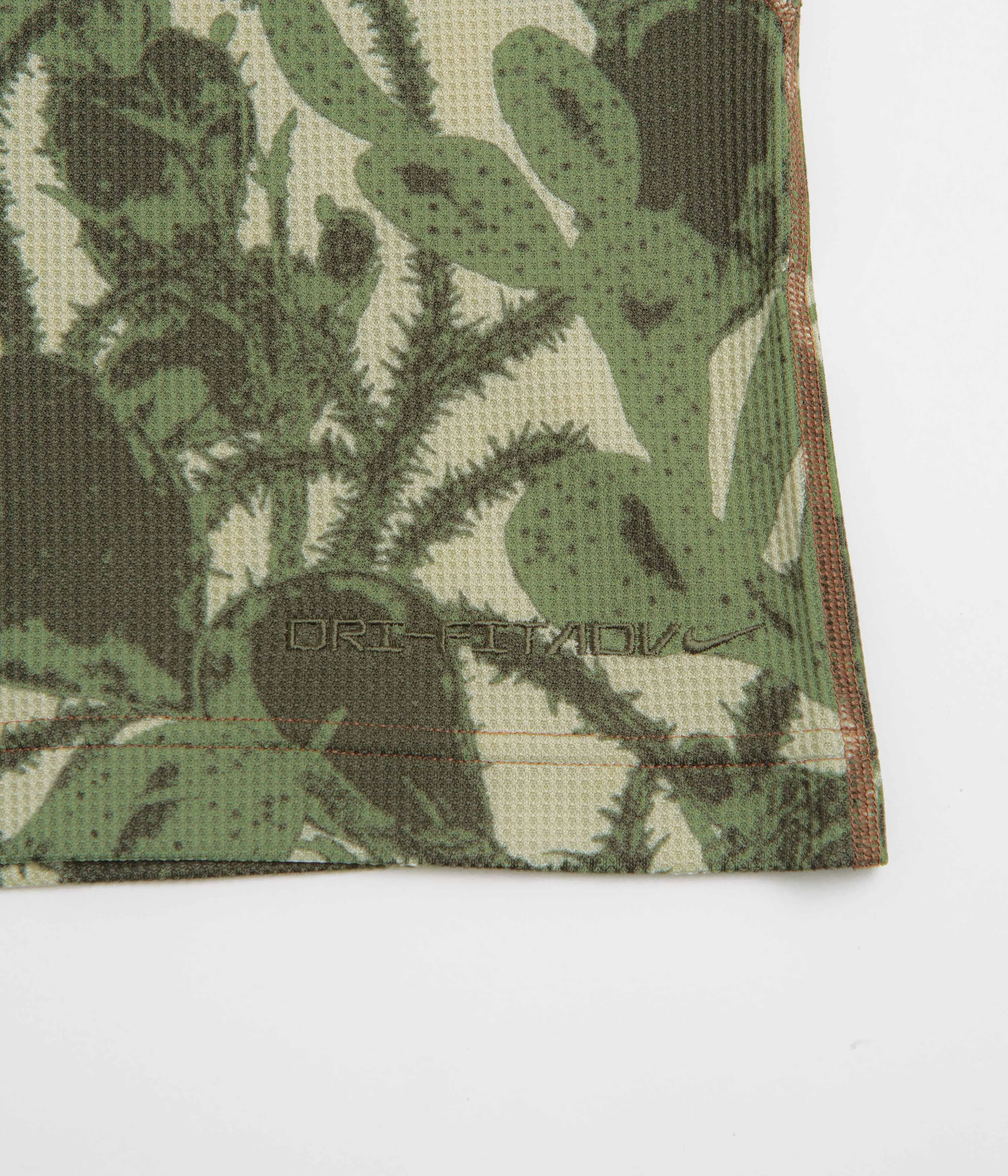 shirt silhouette Nike ACG AOP Chinati T-Shirt  - Light Khaki / Cargo Khaki / Summit White