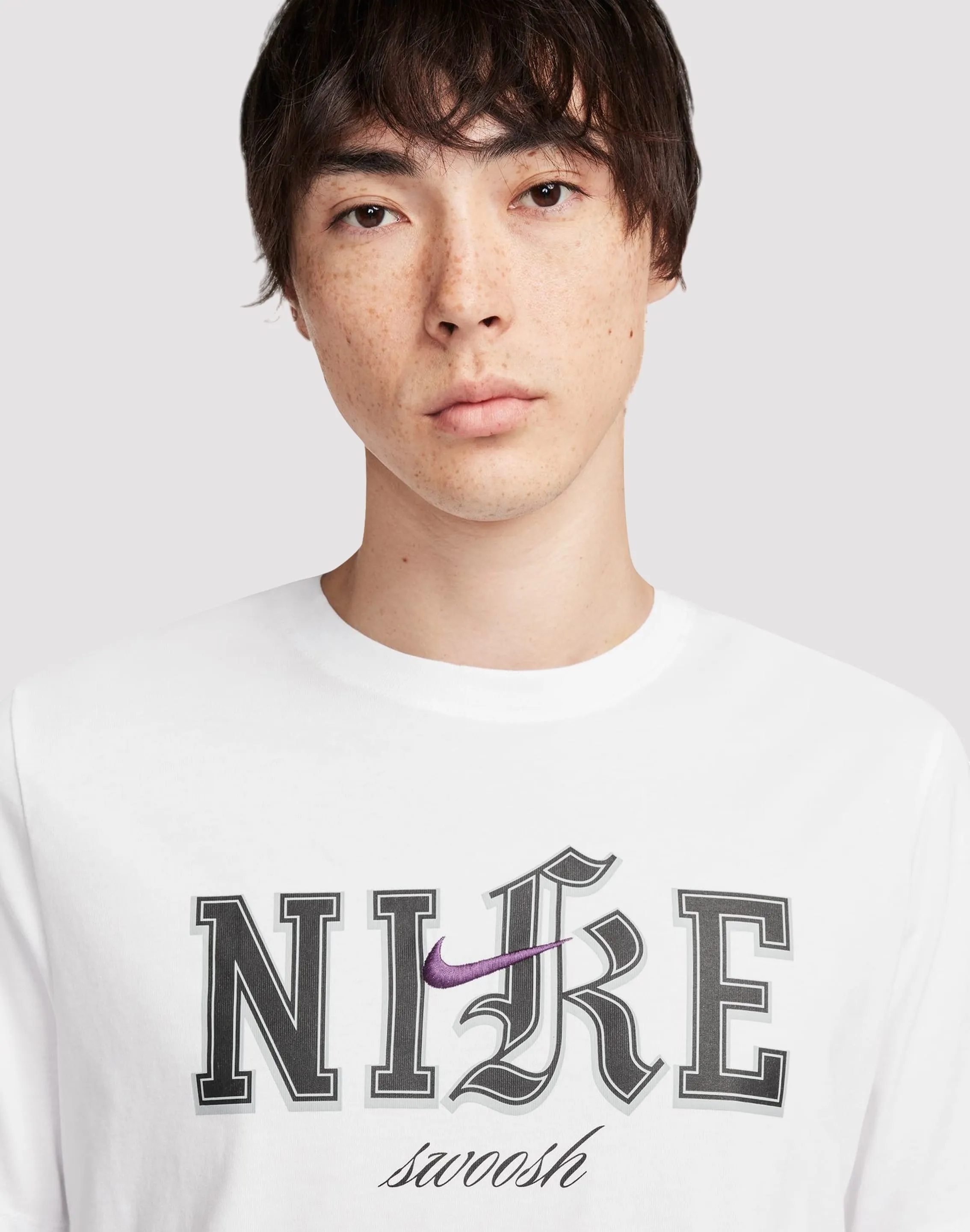 Nike Sportswear HBR DNA White Tee Sequin Glow Vision Glow