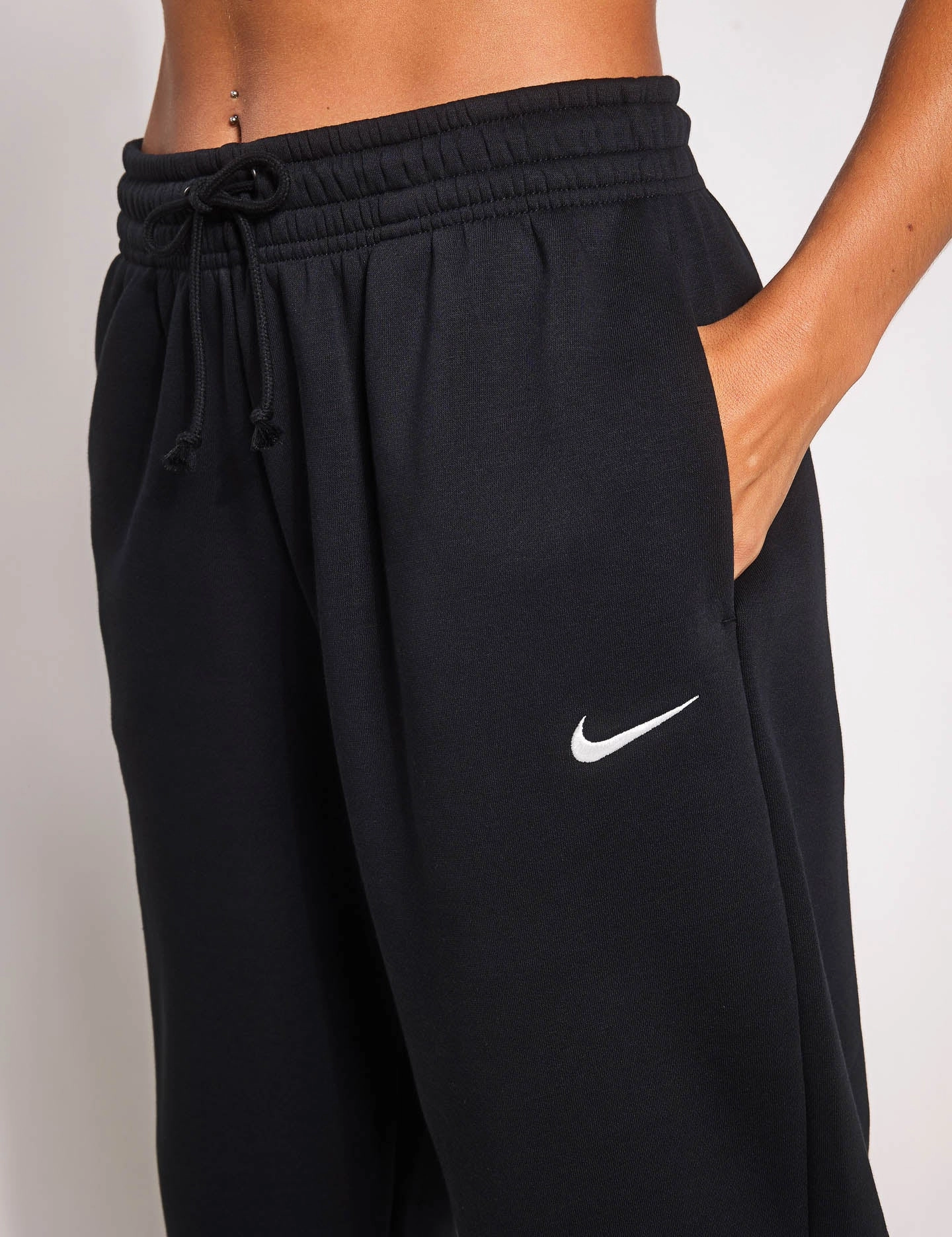 Sportswear Phoenix Fleece Oversized Sweatpants - Black/Sail Anti RideUpSilhouette