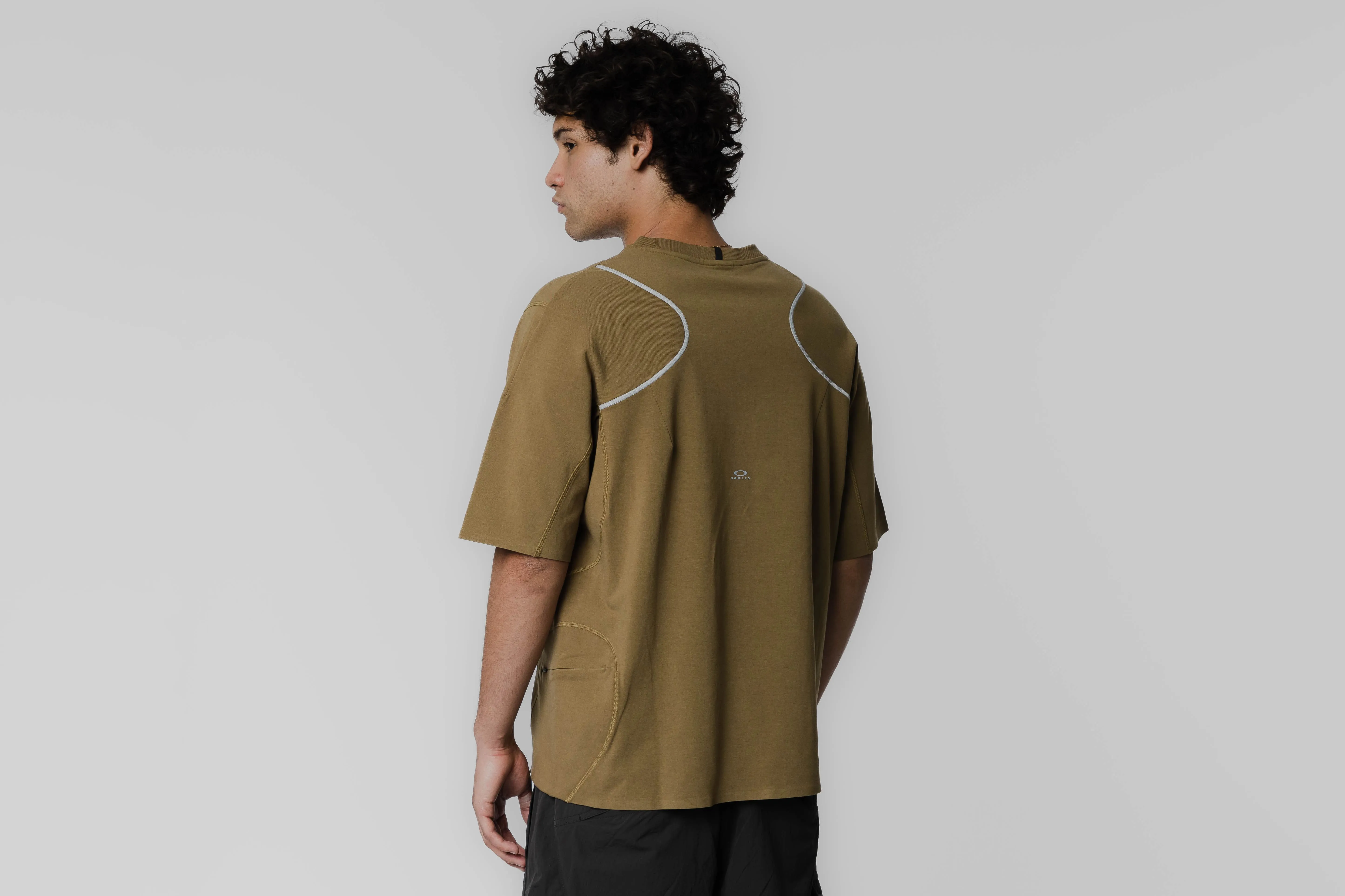NonIrritatingSeams YarnDyedQuality Oakley Latitude Flight SS Tee