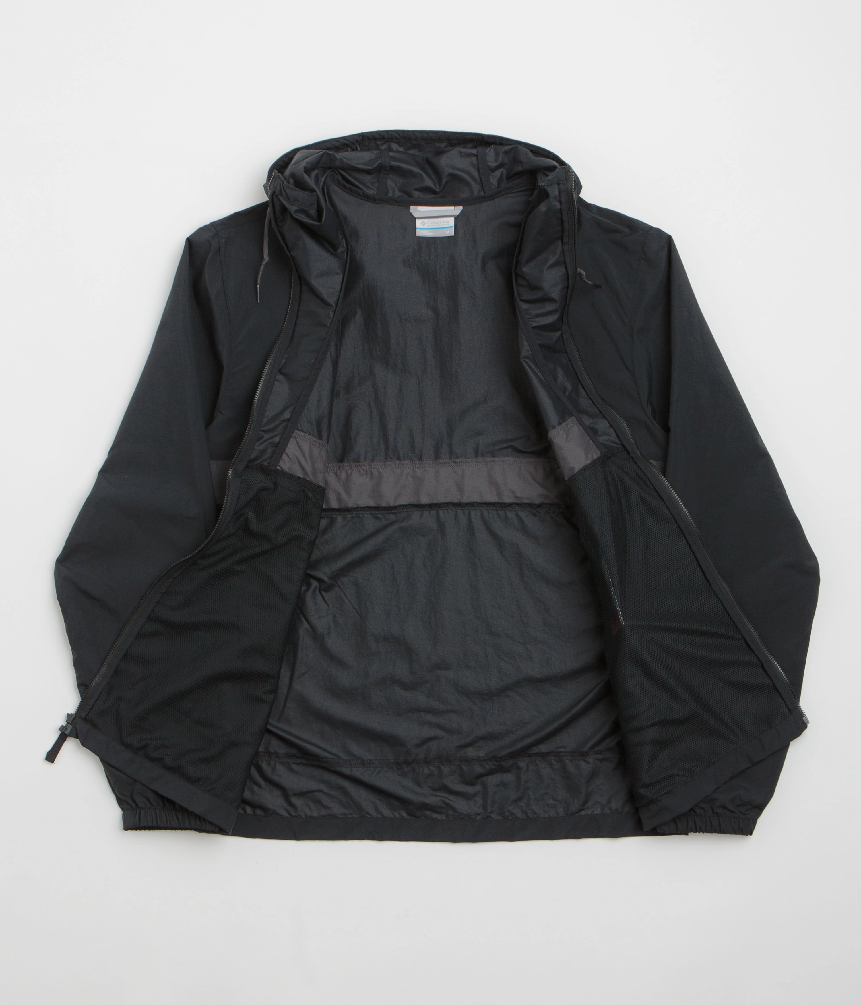 Model Columbia Spire Valley Hooded Windbreaker Jacket - Black / Shark