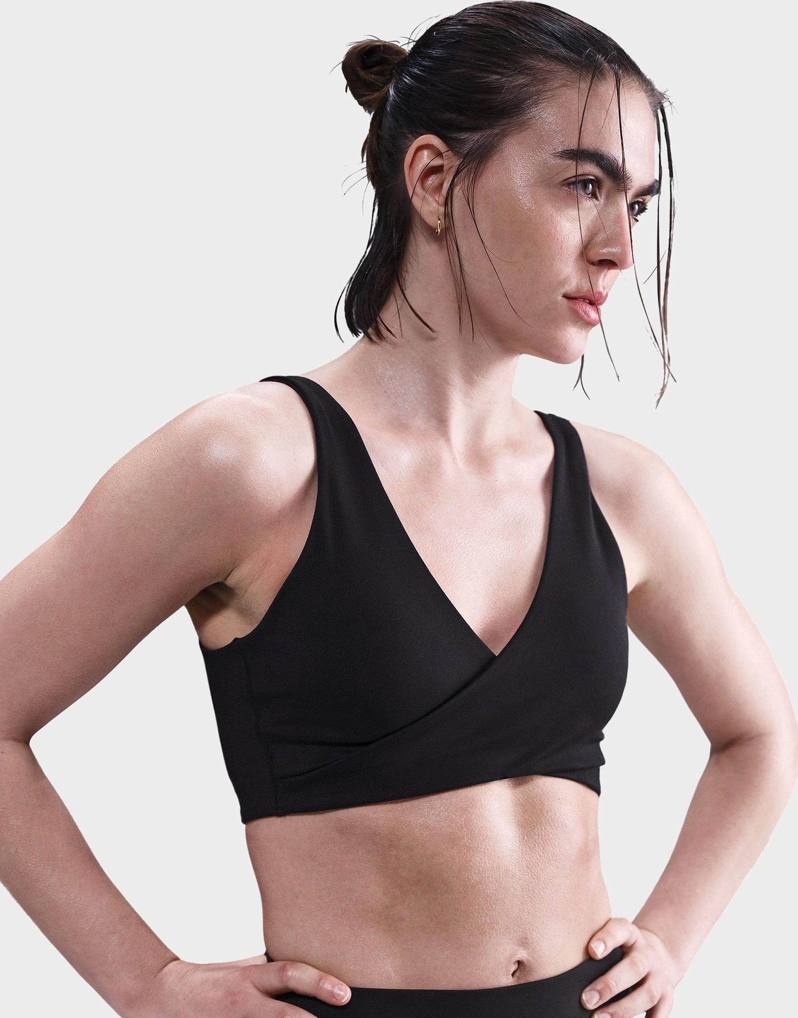 Sports Bra Hook-and-eye closure
