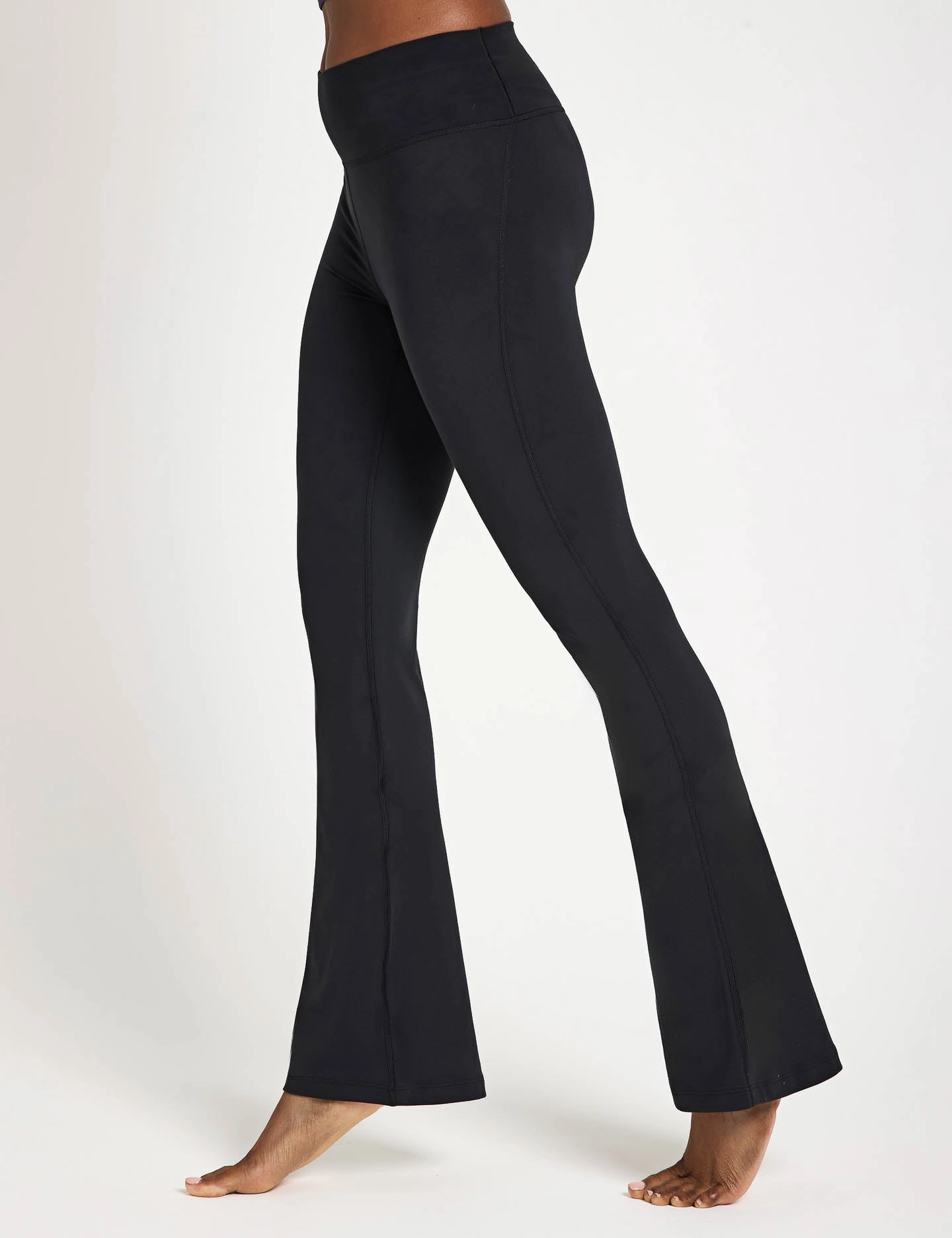 All Me Essentials Flare Leggings - Black Refined fit