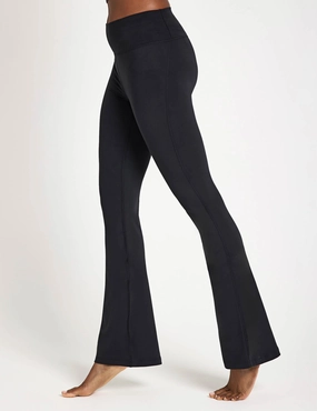 All Me Essentials Flare Leggings - Black Refined fit