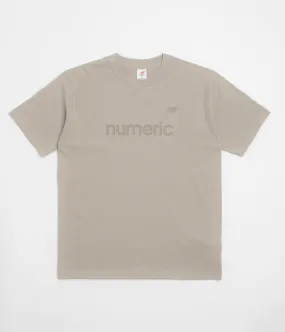 billiards event Button New Balance Numeric T-Shirt - Arid Stone