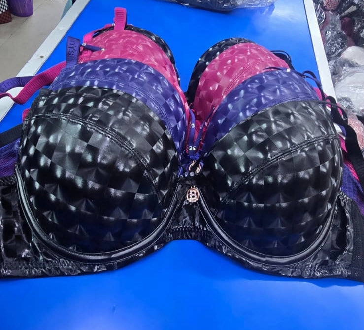 Supportive Side Oversized fit seams Textured Padded Push-Up Bra with Central Charm