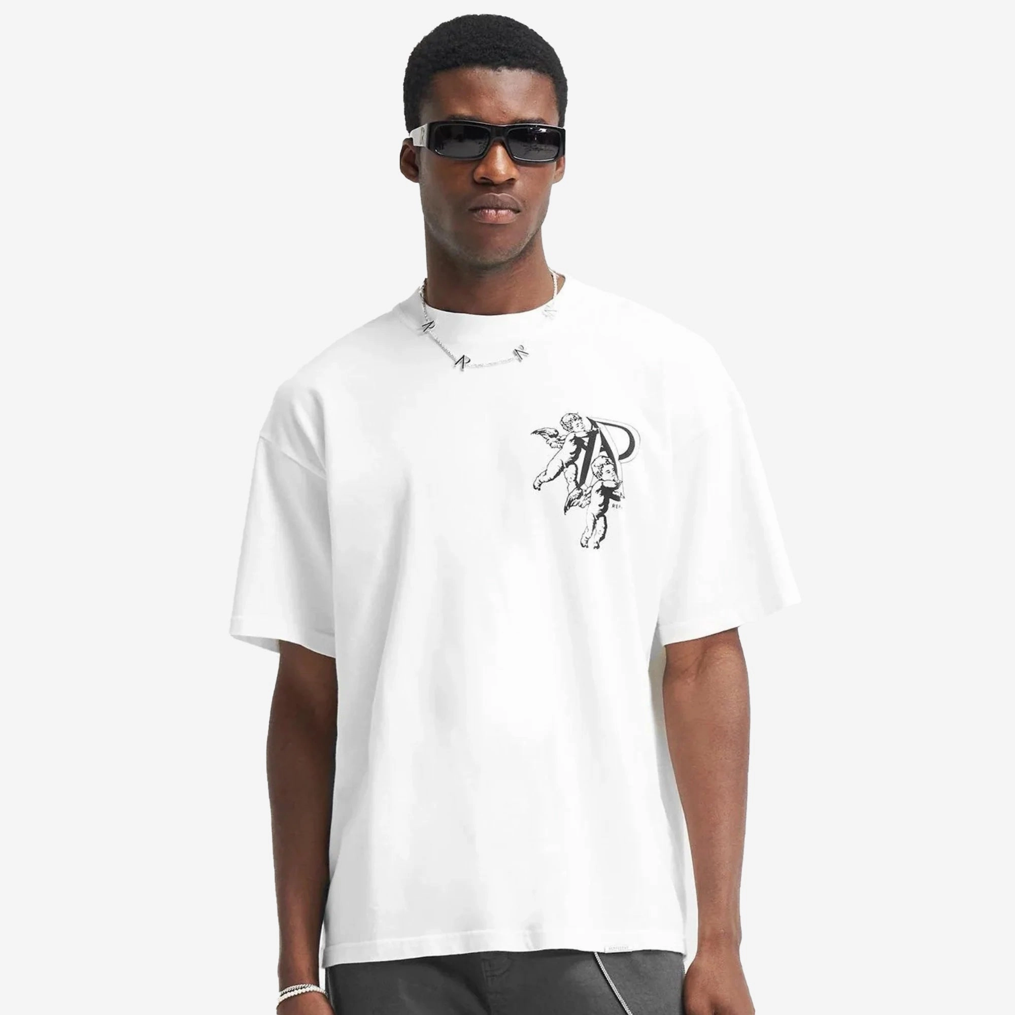 Represent | CHERUB INITIAL T-SHIRT  { FLAT WHITE ElasticFree Cuffs