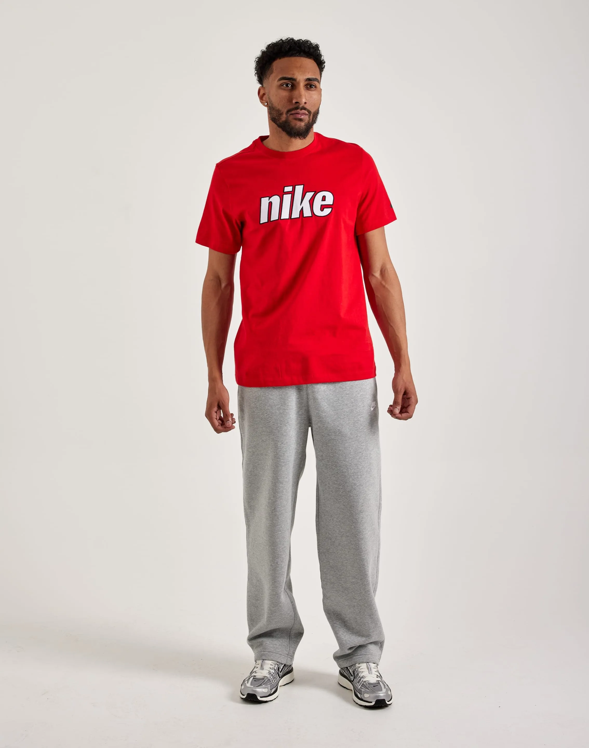 Weekend Look Inner Glow Nike  Embroidered Logo Tee