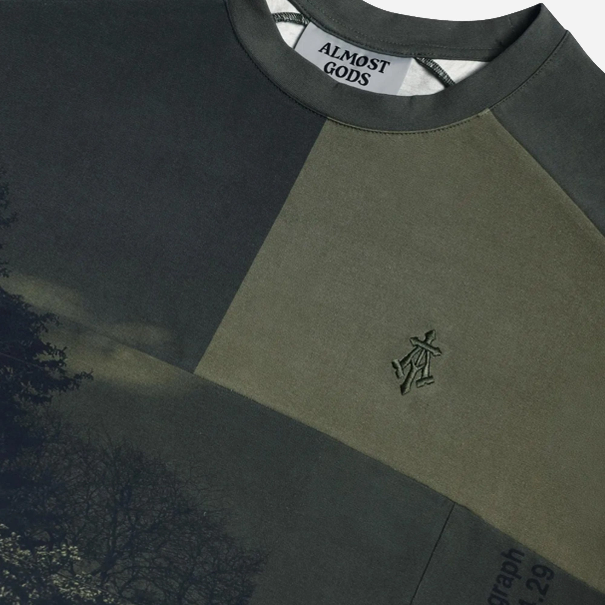Virtual Mode Reinforced Edges ALMOST GODS | ASSEMBLAGE TEE { GREEN