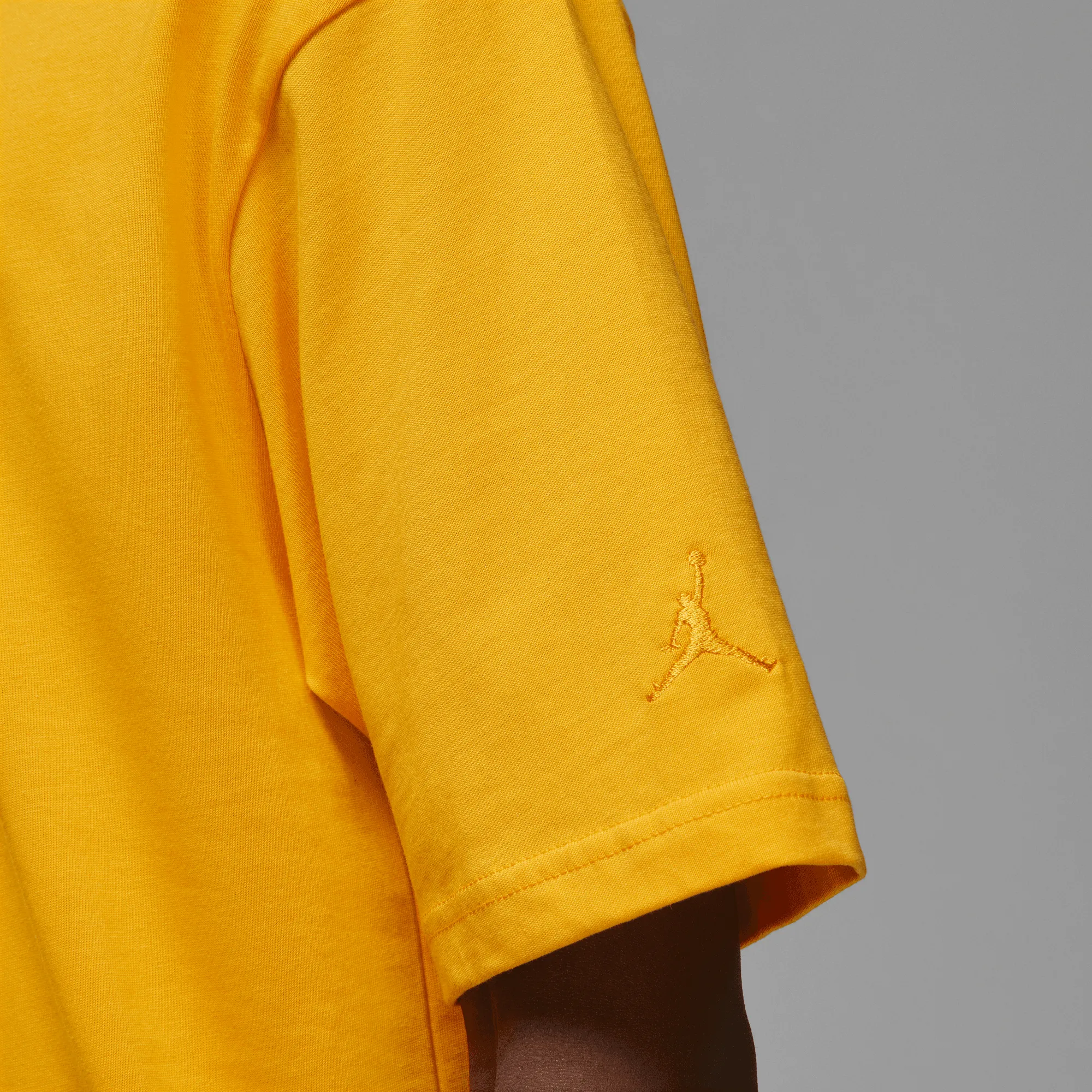 JORDAN WORDMARK MEN`S S/S TEE - GOLD Moon Beam