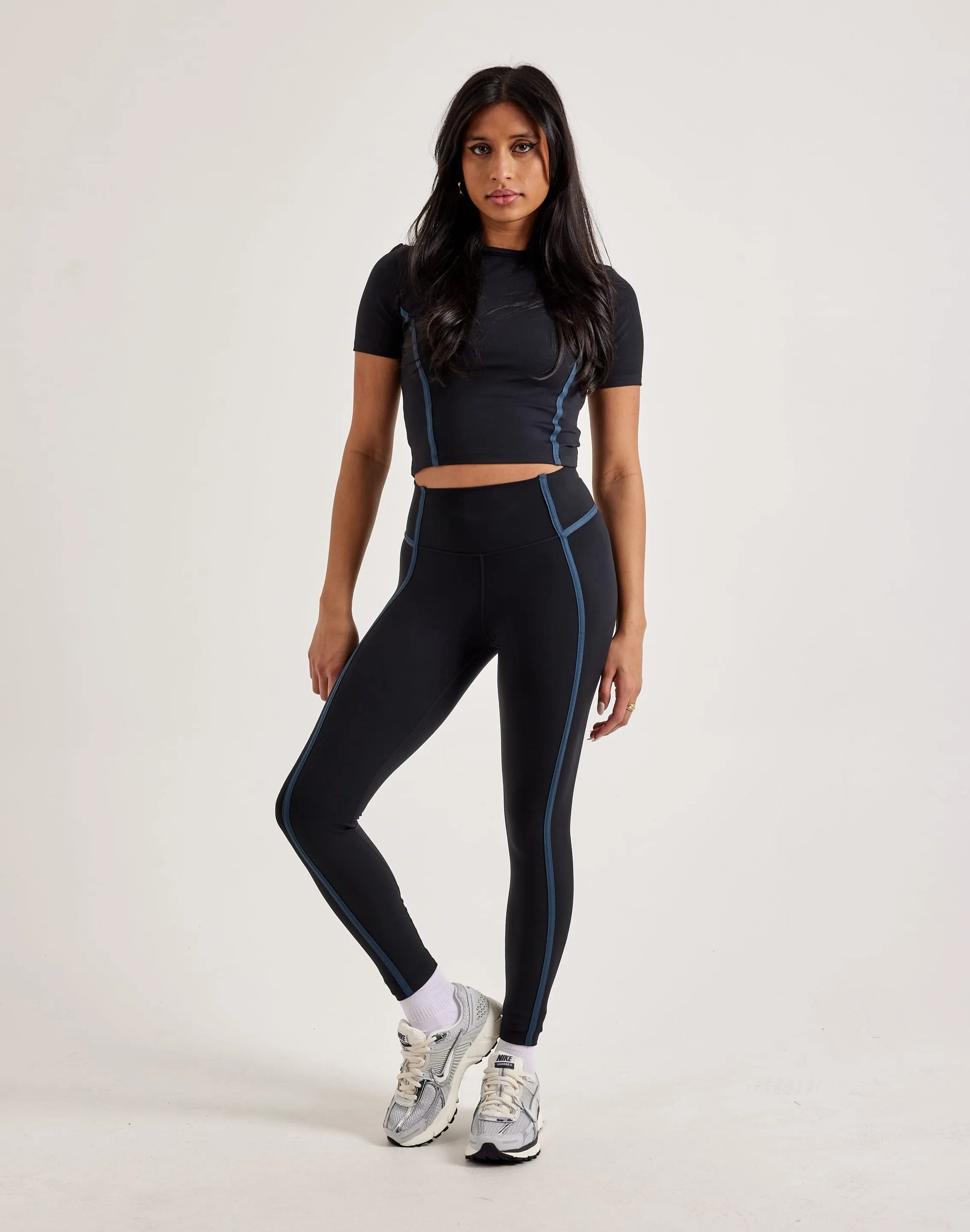Nike One Fitted Dri-FIT Top NonRestrictive Cut