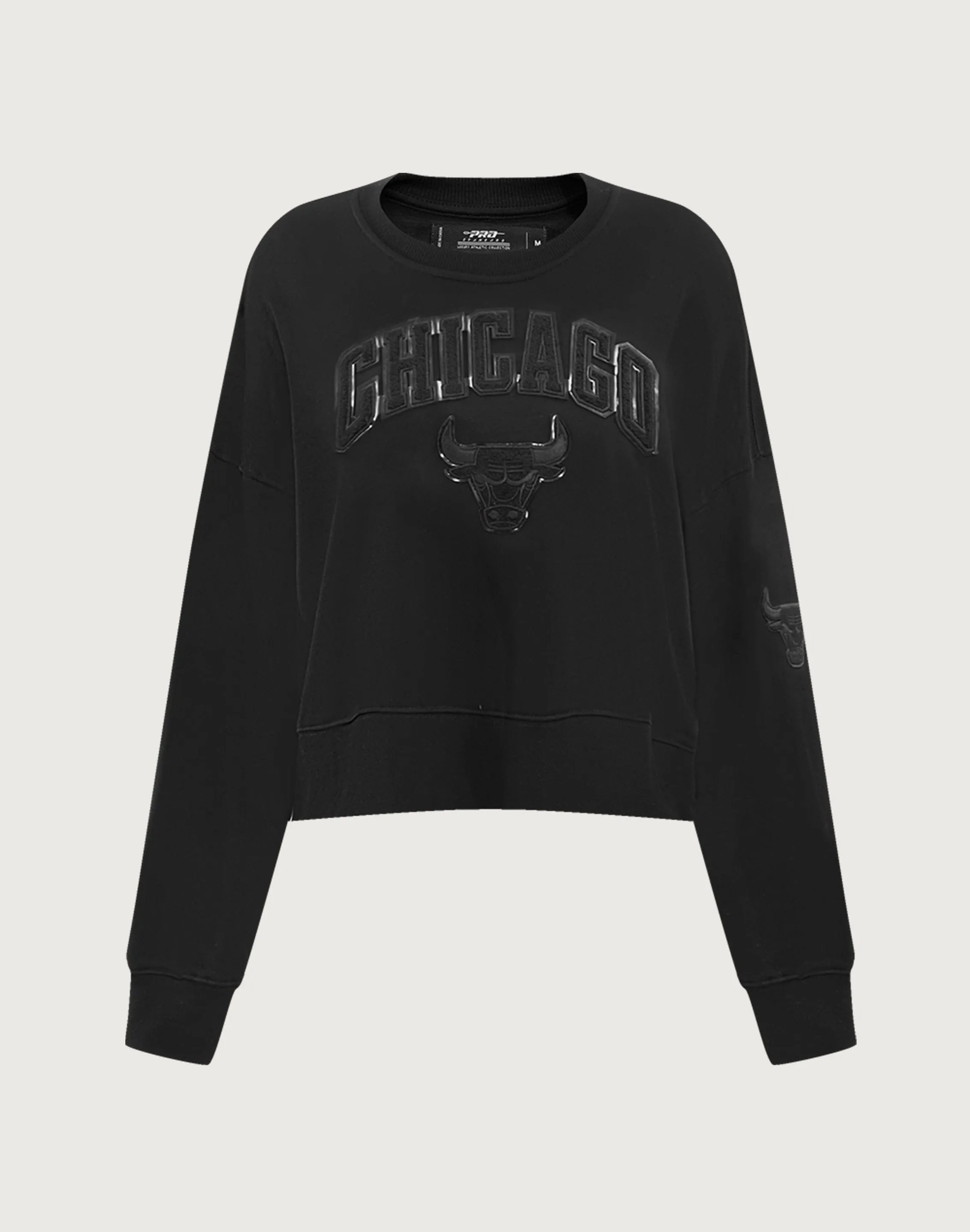 Wind Ease Tagless Design Pro Standard NBA Chicago Bulls Triple Black Crewneck