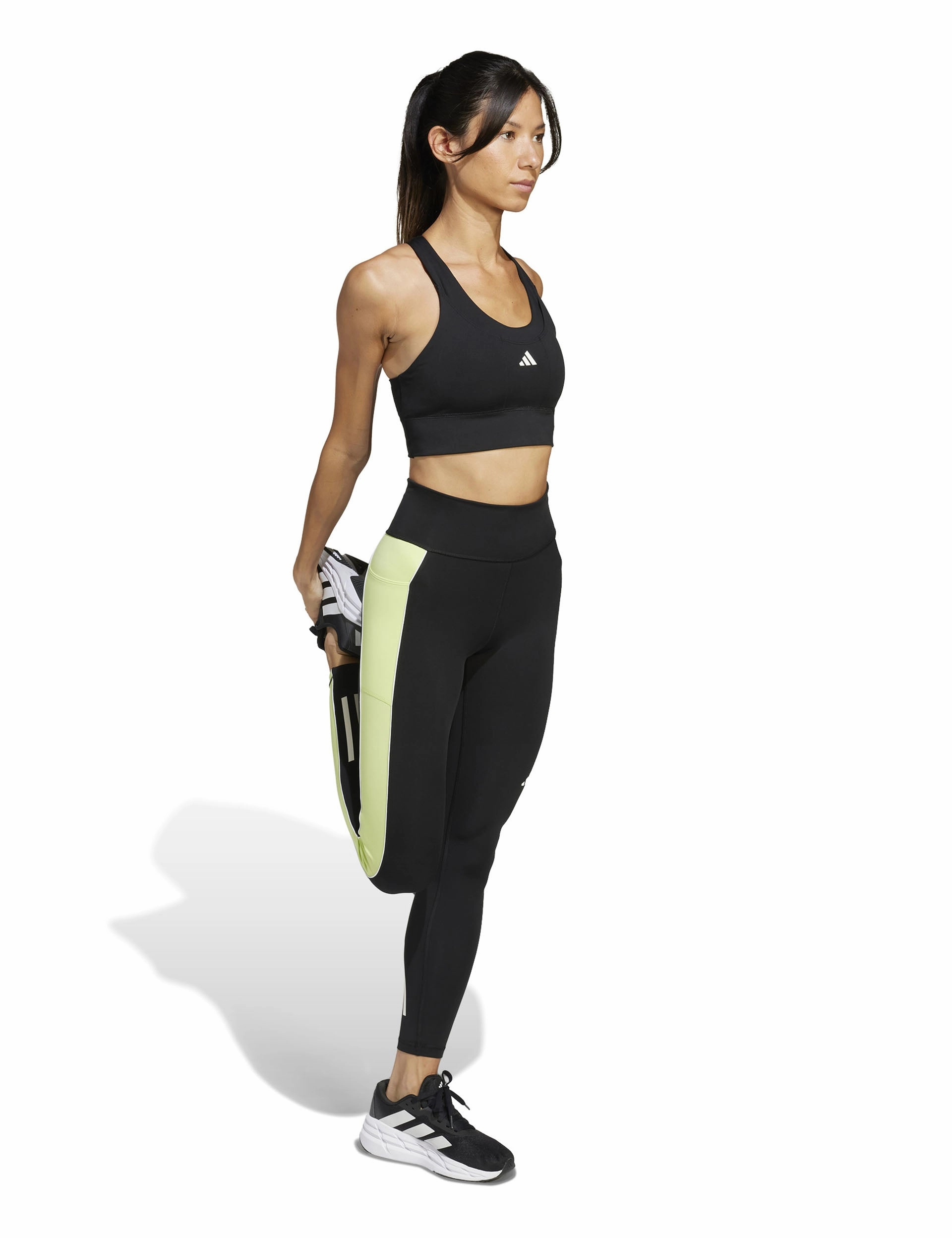Run Pocket Medium Support Bra - Black simple design Yellow sports outfit
