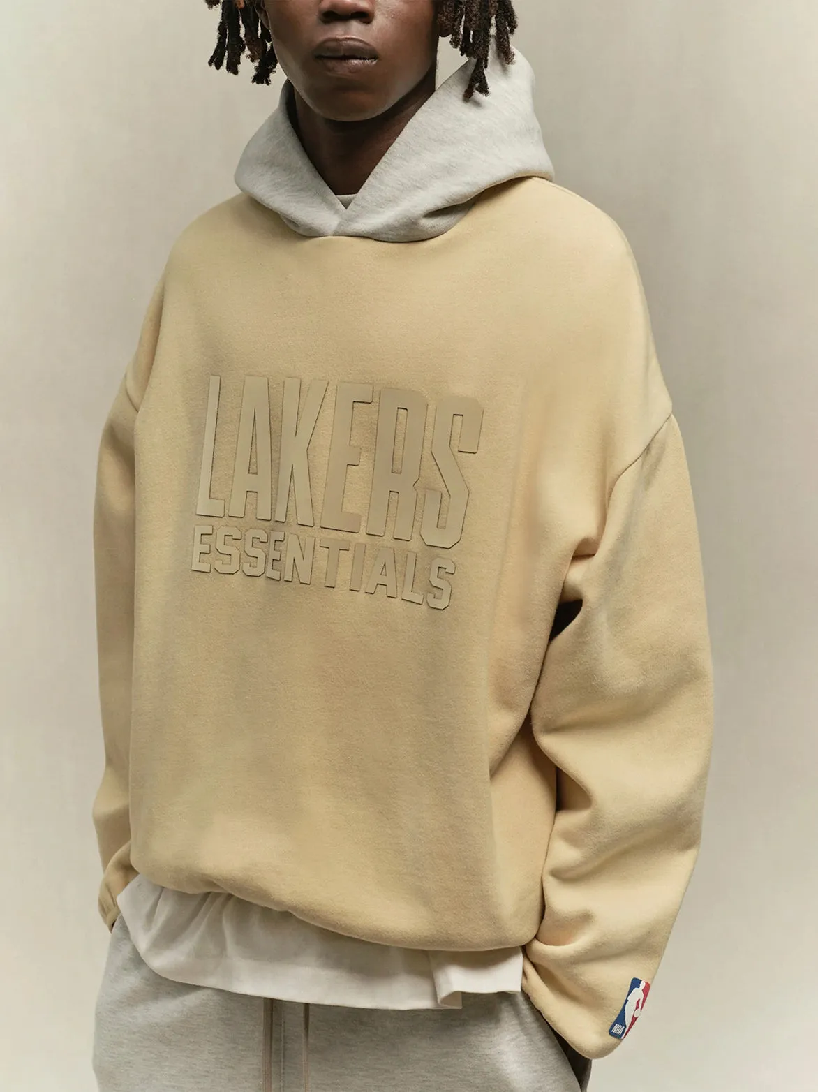 StainResistant Fabric ESSENTIALS LAKERS HOODIE - LIGHT TUSCAN