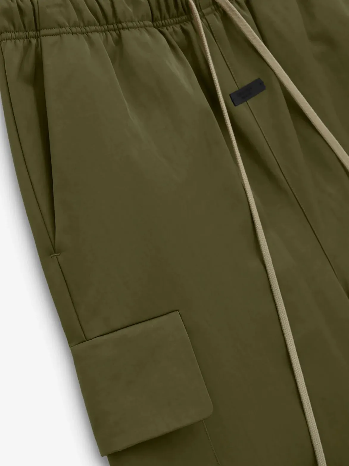 ESSENTIALS TEXTURED NYLON FIELD PANT - MILITARY Fable Core
