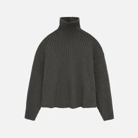 Durable Stitching ESSENTIALS TURTLENECK - INK