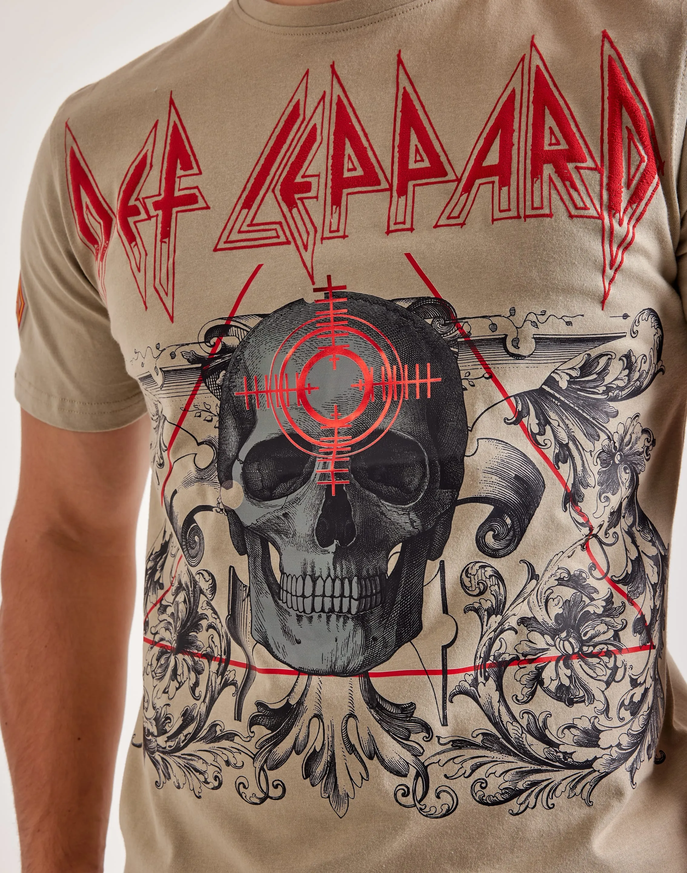 Travel Core Central Mills Def Leppard Tee