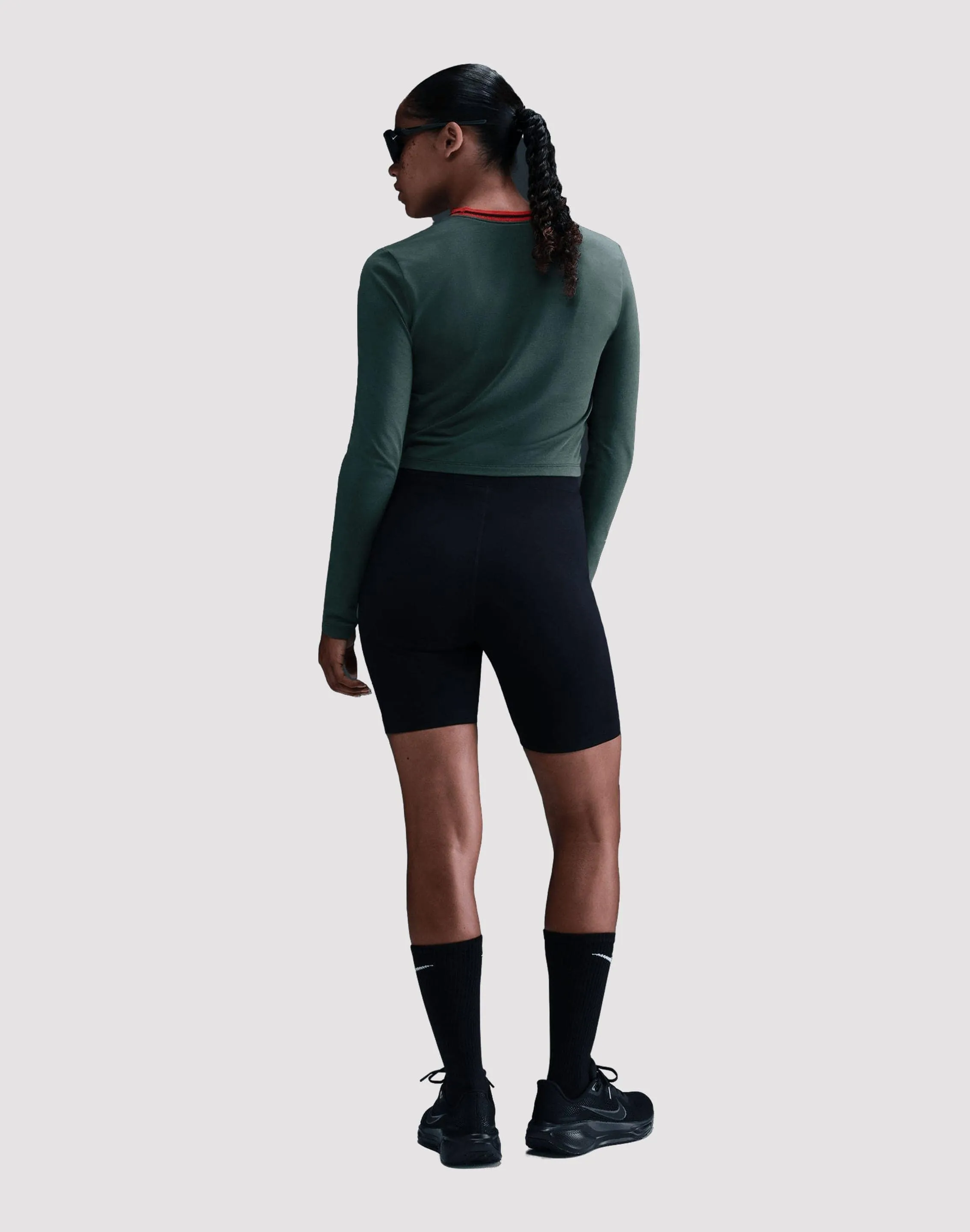 Energy Ease QuickDry Material Nike Sportswear Chill Knit Slim Long-Sleeve Cropped Graphic Tee