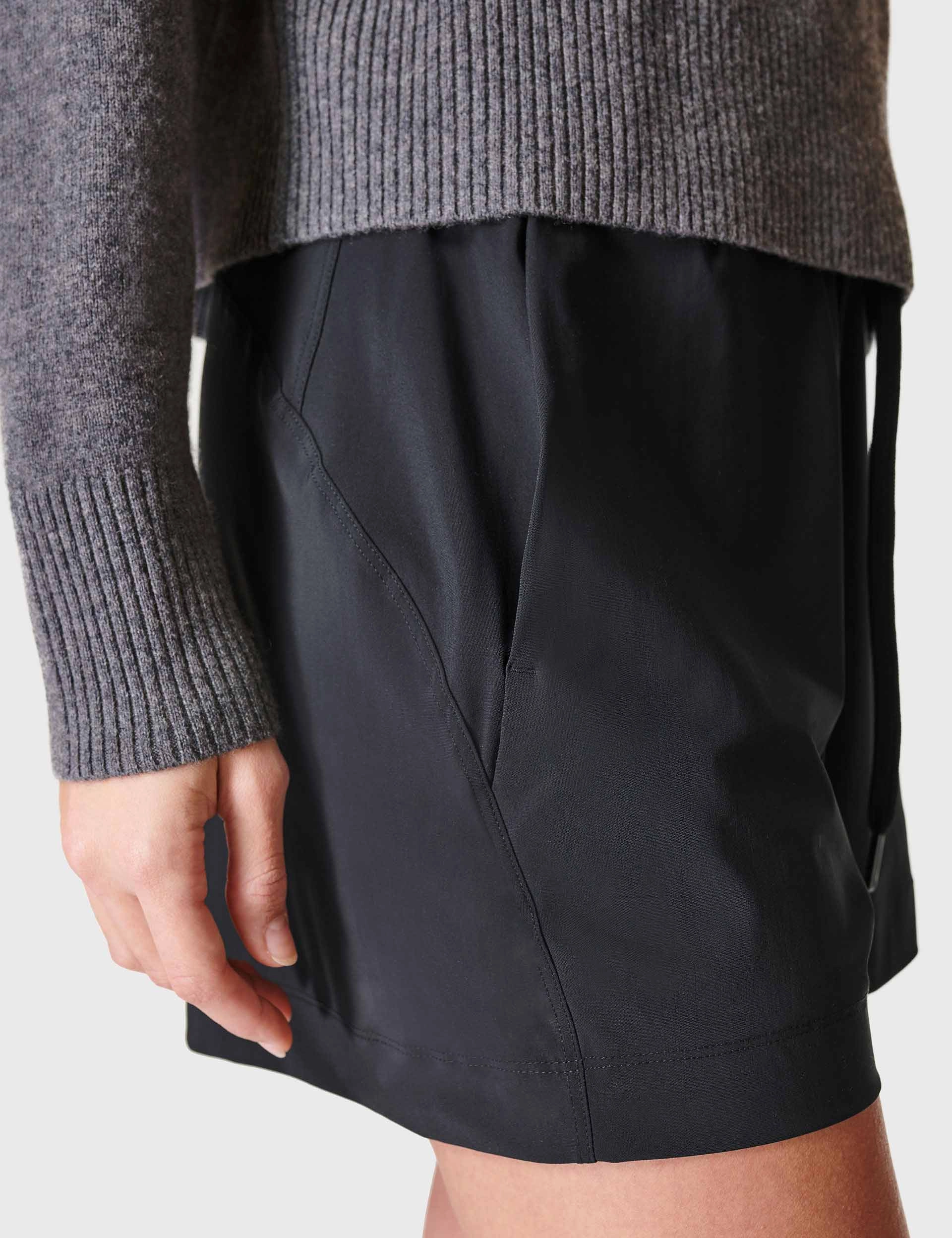 Explorer Shorts - Black HighBackRise