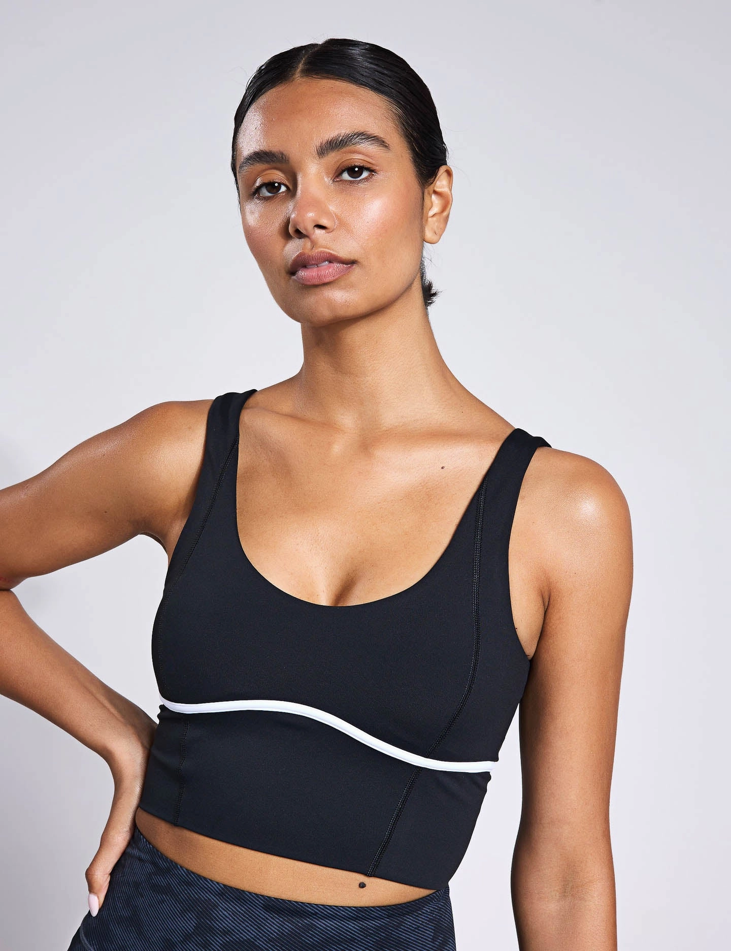 Soft Accessorized Ava - Tarmac Black/White