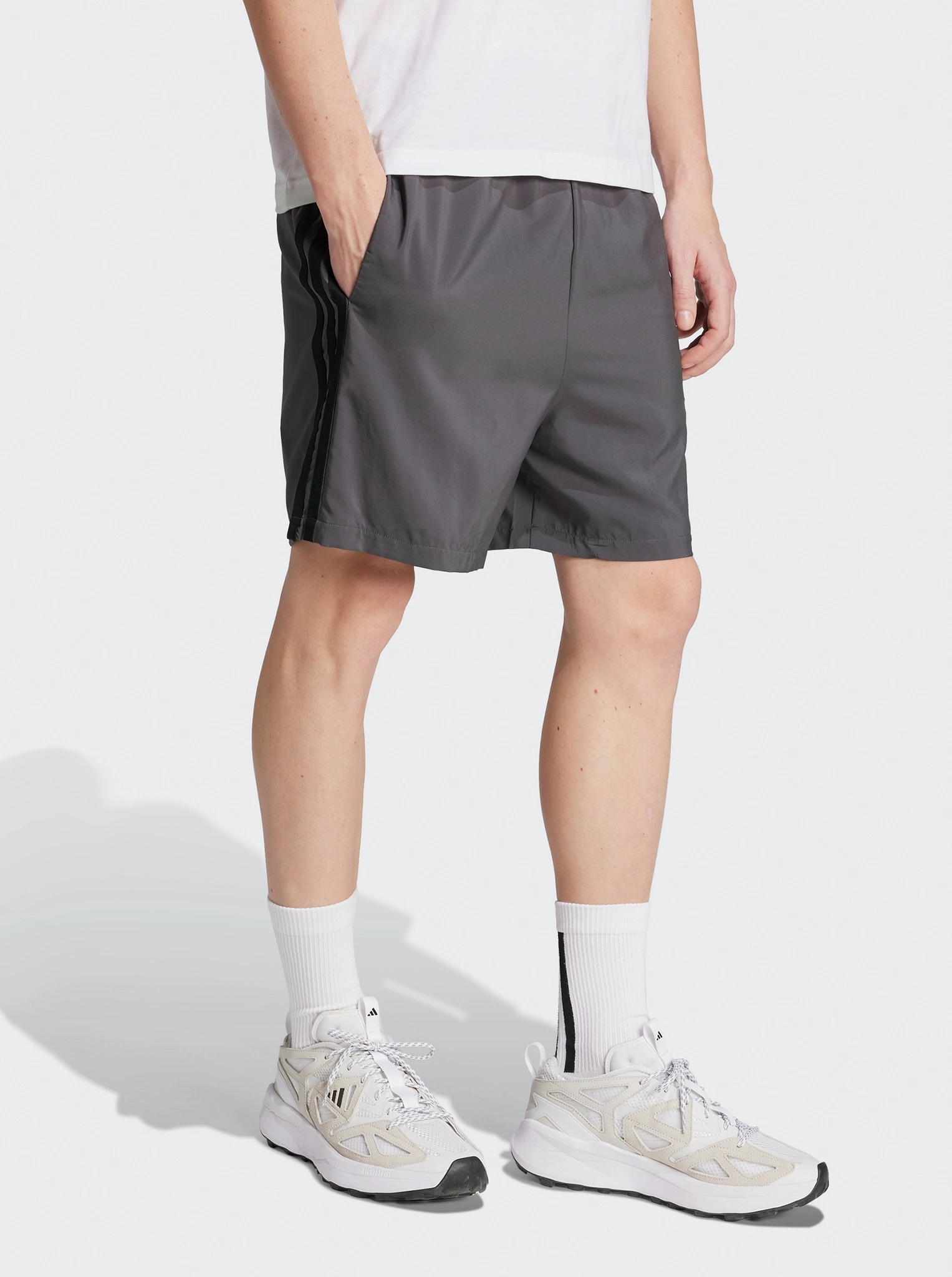 3-Stripes Chelsea Short Flexible Cut