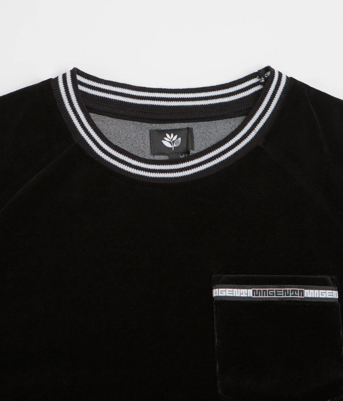Magenta Velours Pocket T-Shirt - Black simple details mountain vacation