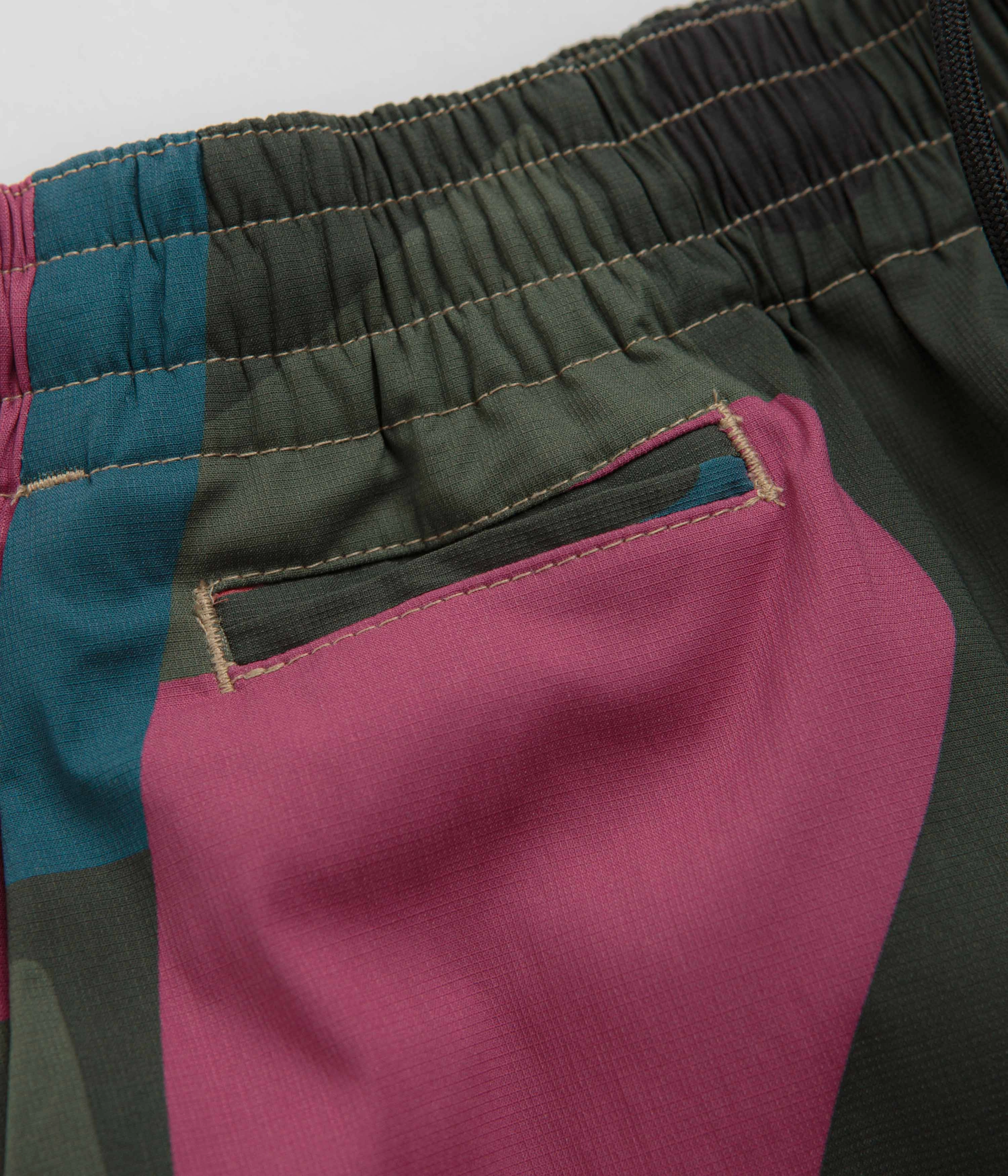 by Parra Distorted Camo Shorts - Pink odor - absorbing