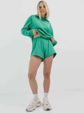 Clean Mood Summer Short in Clover