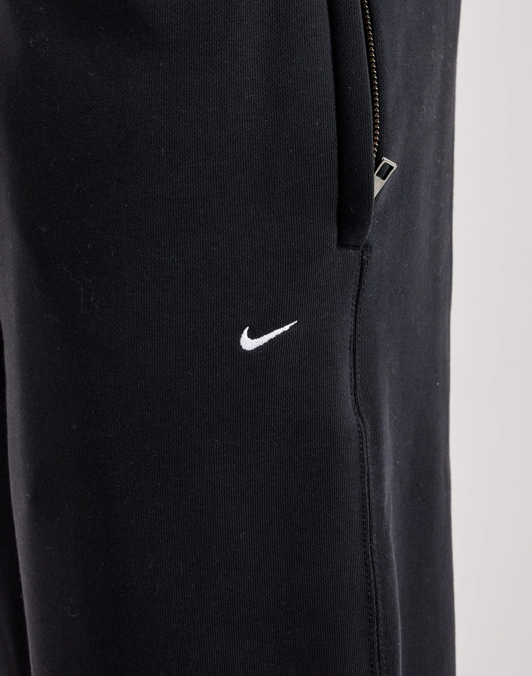 Nike Solo Swoosh Fleece Sweatpants WaterRepellentSurface Sharp Edge