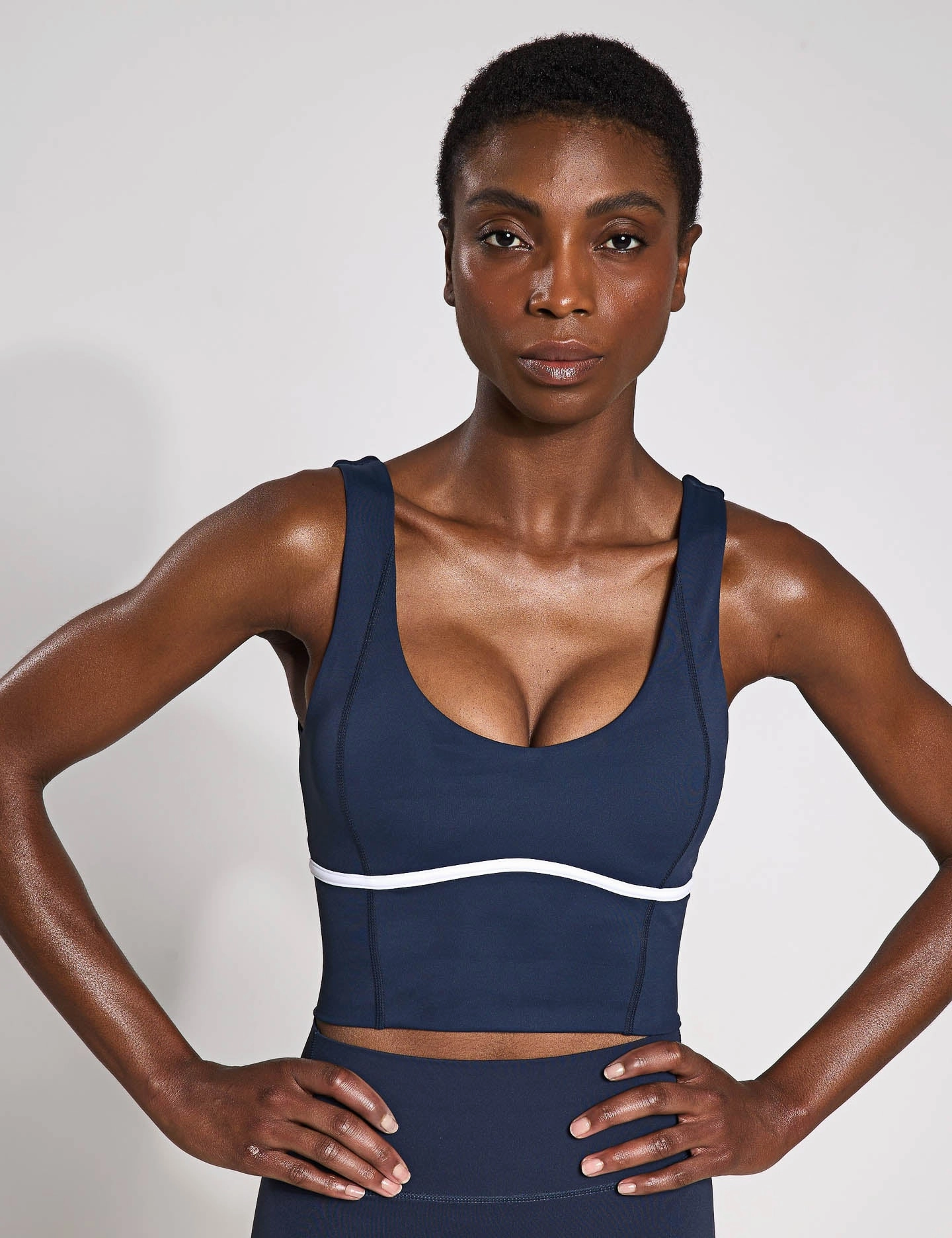 Ava Sports Bra - Navy/White windproof