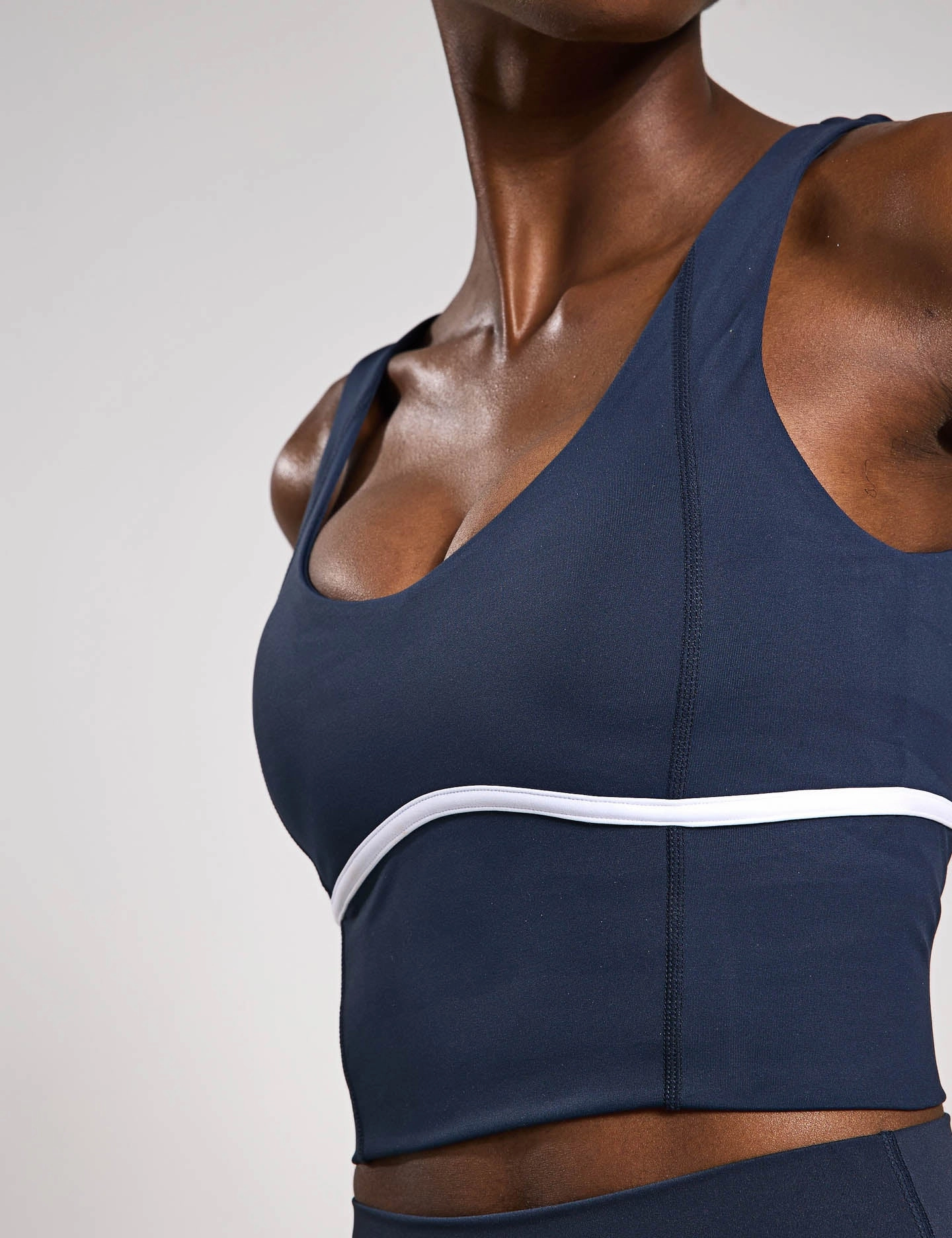 Satin sports outfit Ava Sports Bra - Navy/White