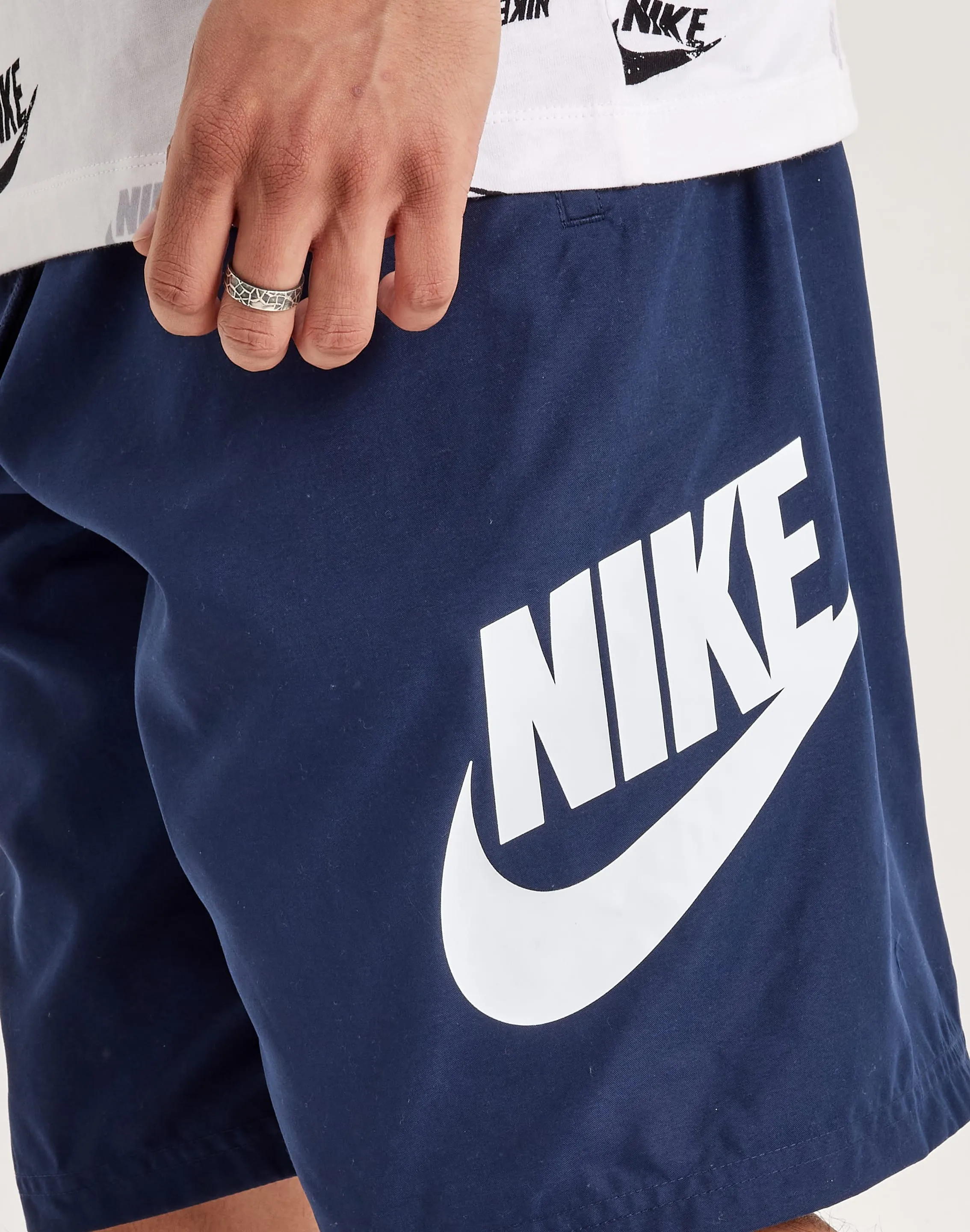 Road Look Nike Club Woven Shorts